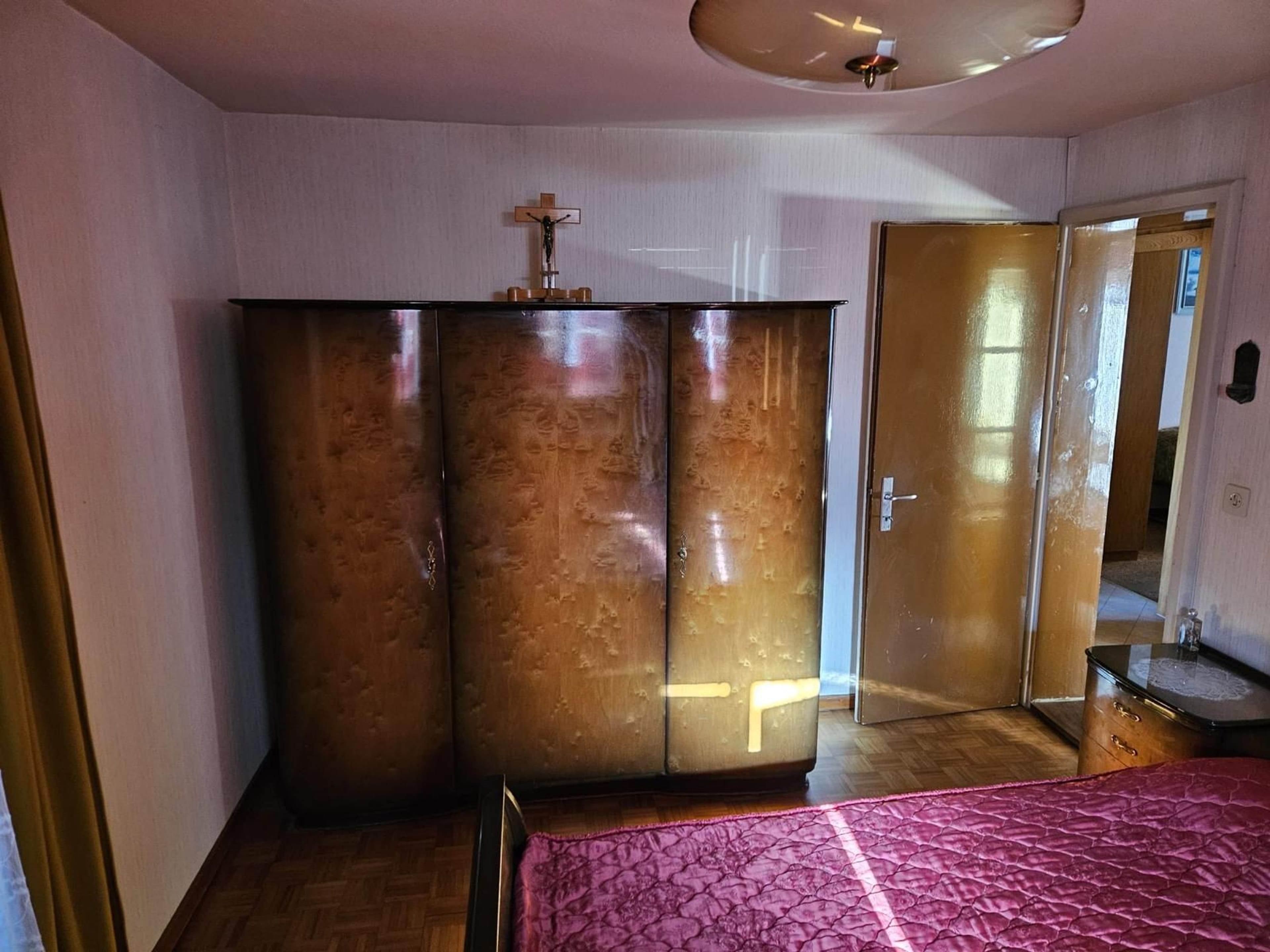 2/3 eines sanierungsbedürftigen Hauses im Wallis - 8