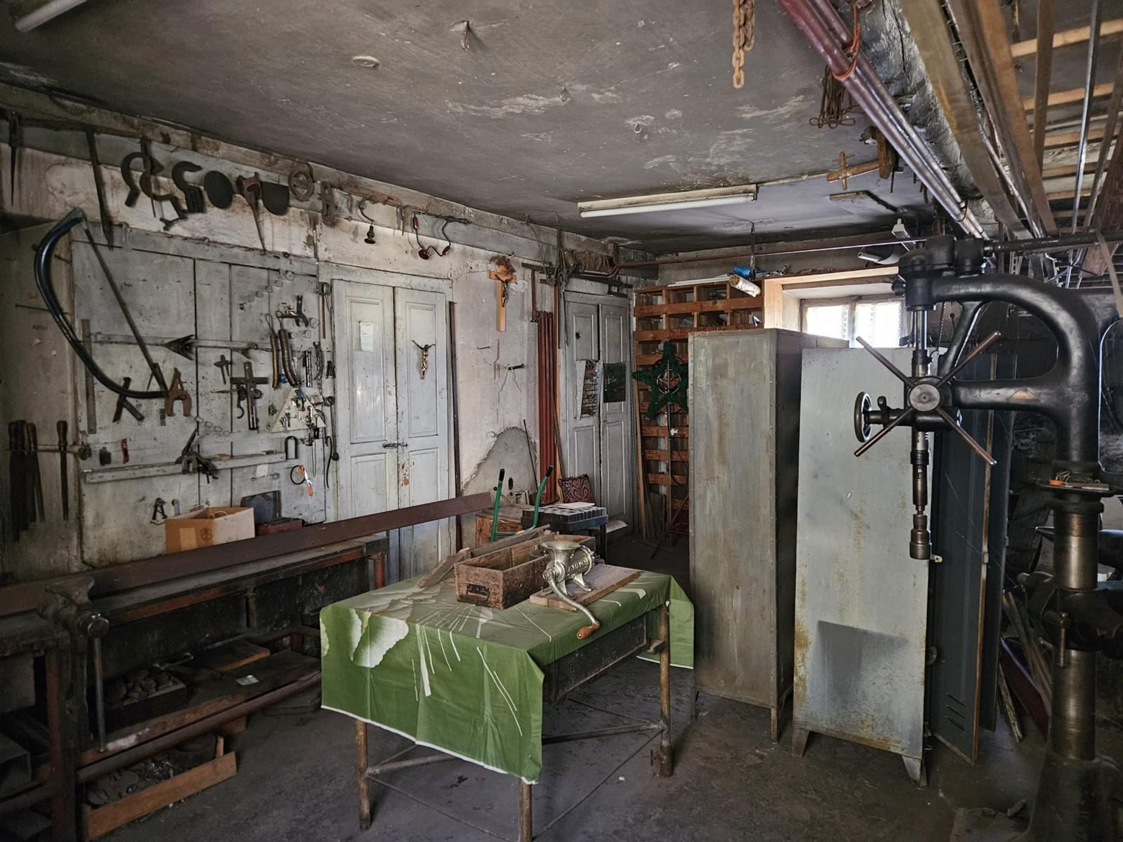2/3 eines sanierungsbedürftigen Hauses im Wallis - 23