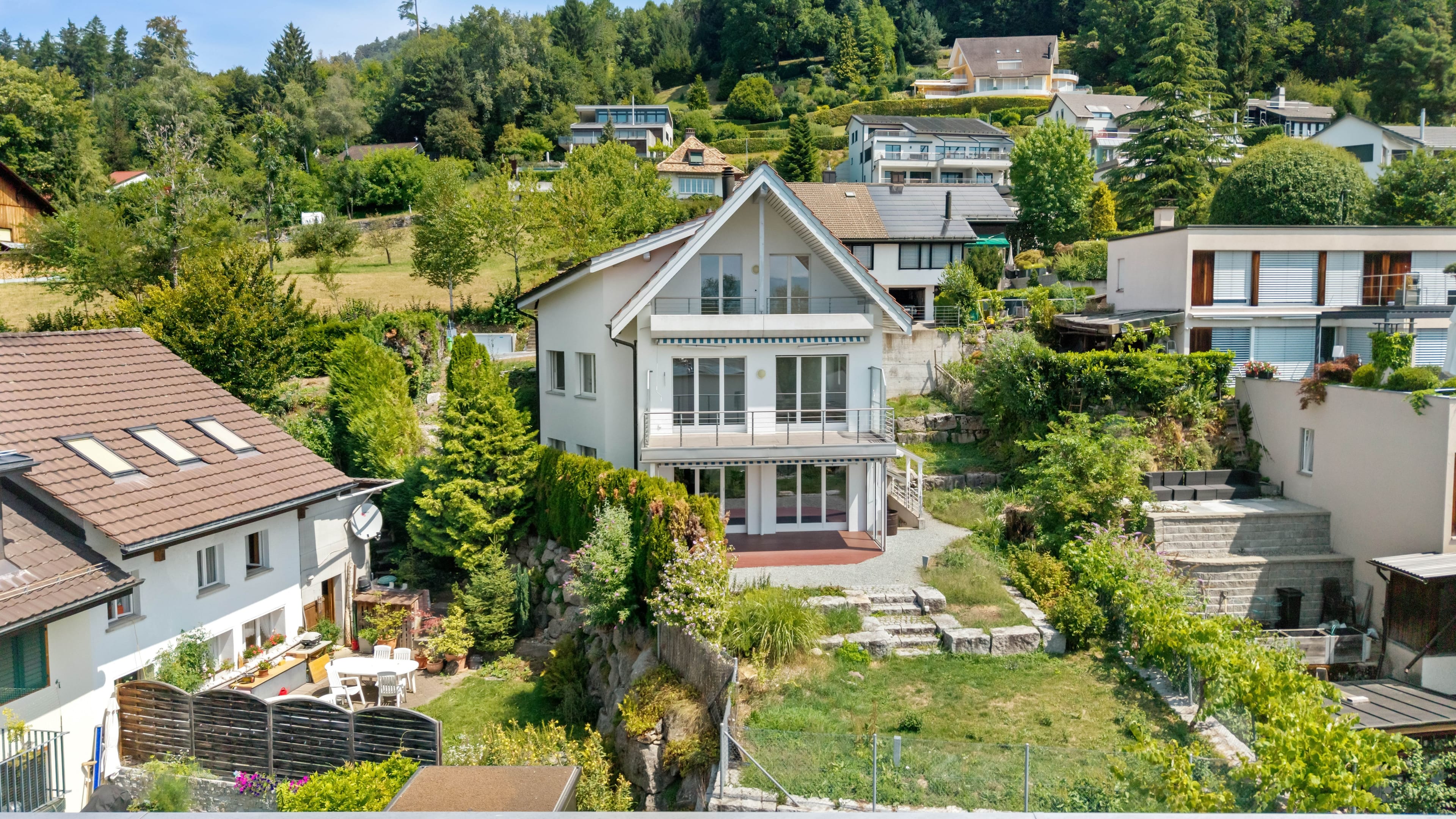 7-Zimmer-Einfamilienhaus mit Einliegerwohnung in Dürnten kaufen - 1