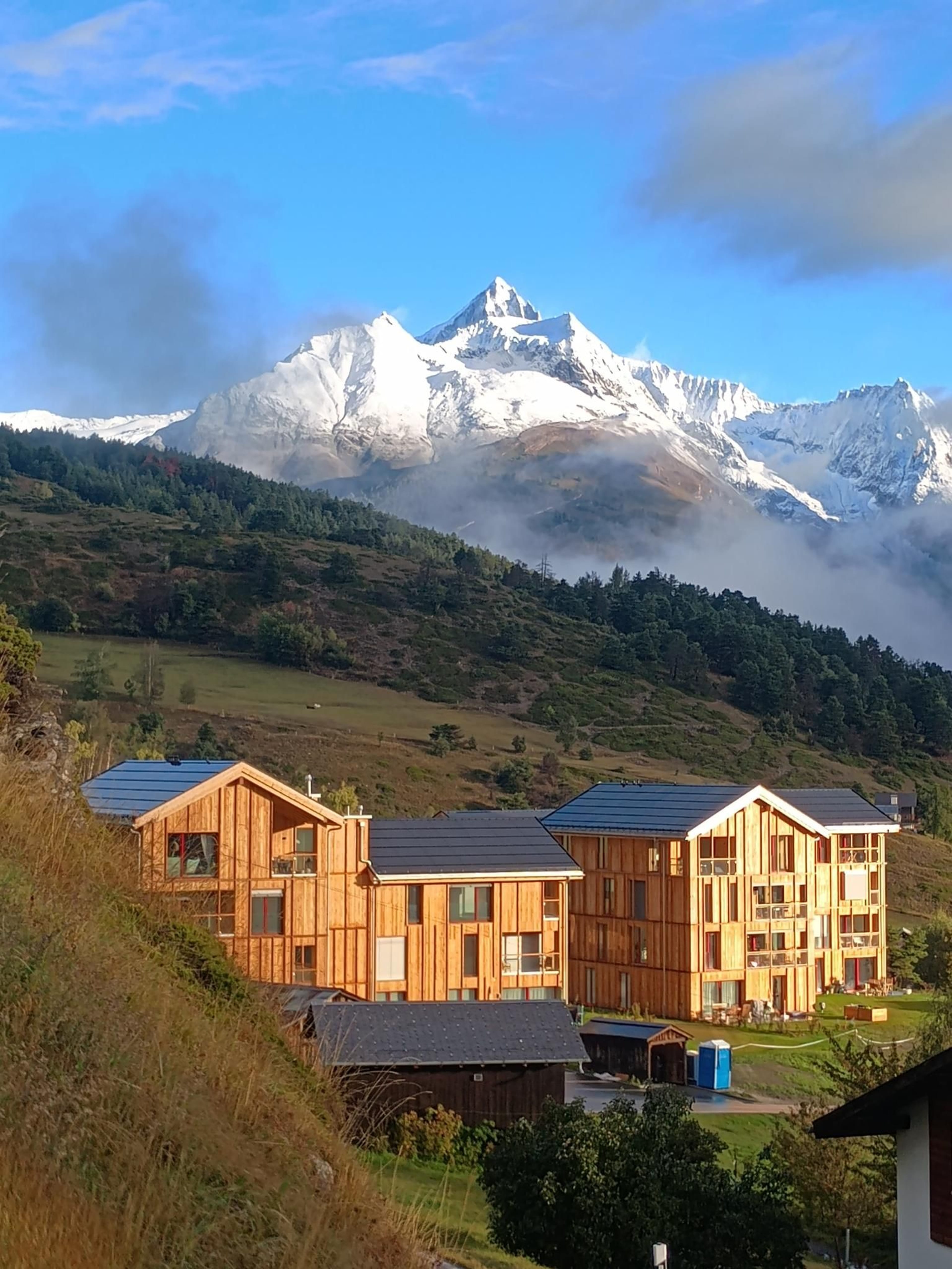 Moderne 5.5-Zimmer Gartenwohnung in Zeneggen mit Bergblick - Bild 3