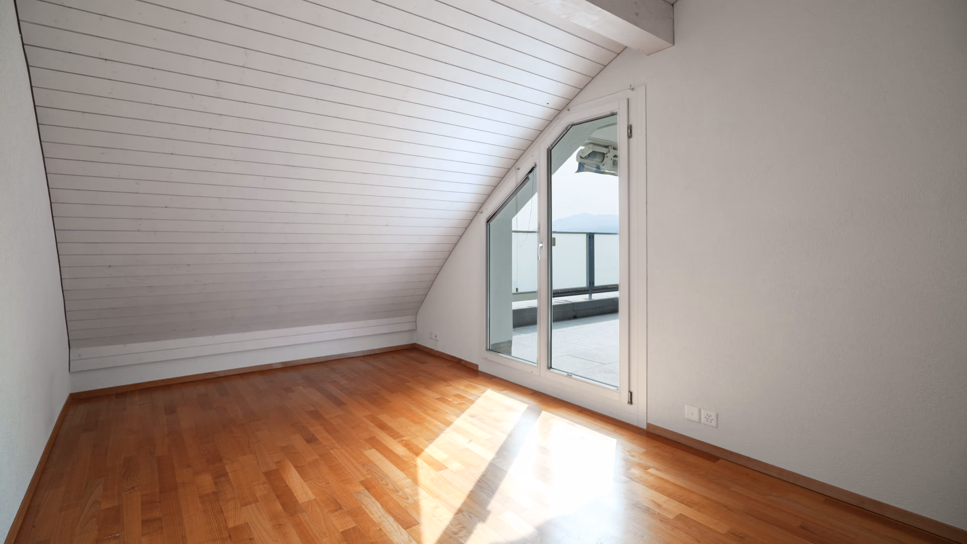 Grosszügige 5.5-Zi.-Dachwohnung mit Balkon in Unterengstringen - 16