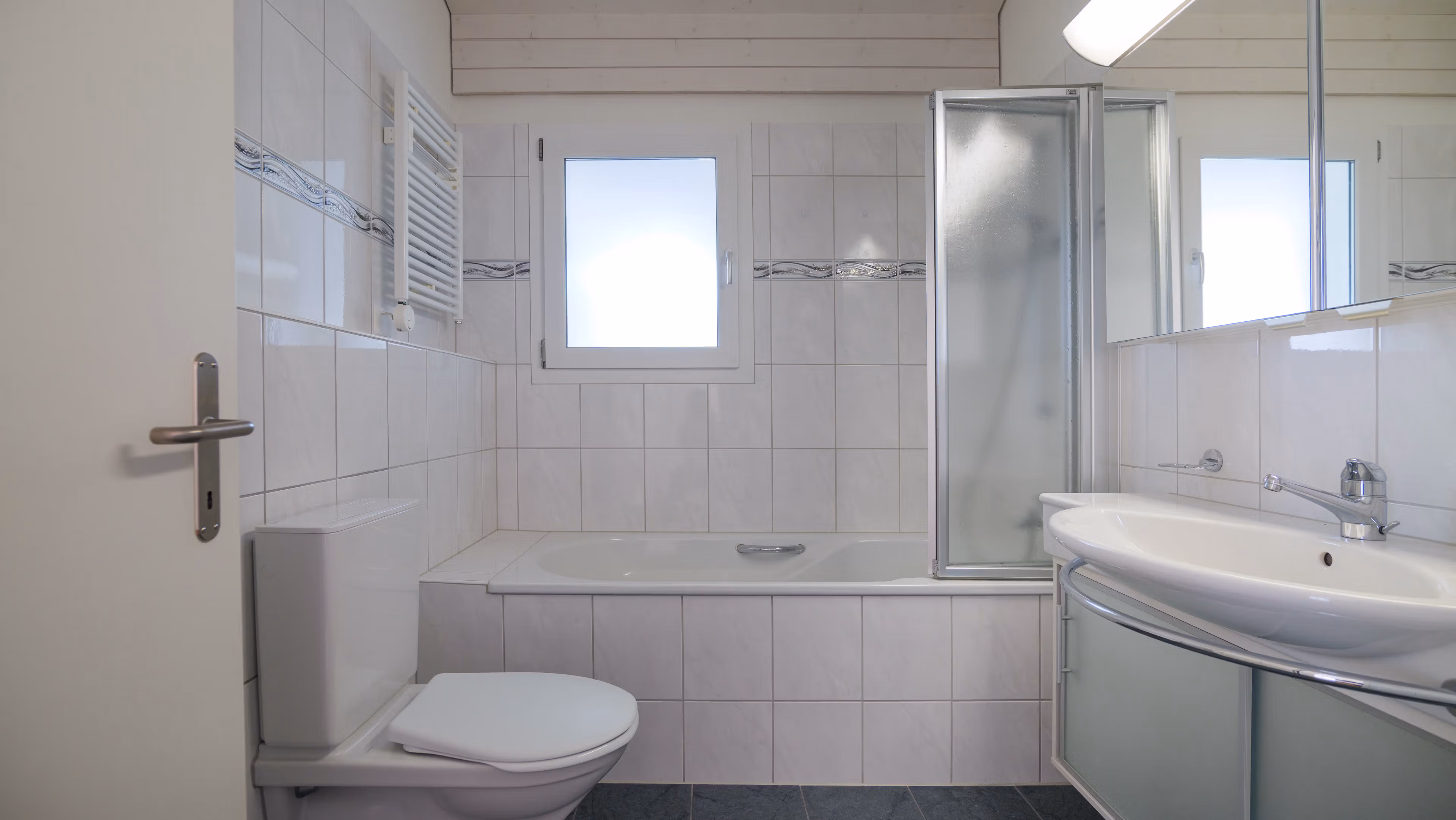 Helle  5.5-Zi.-Dachwohnung mit Balkon in Unterengstringen - Bild 6
