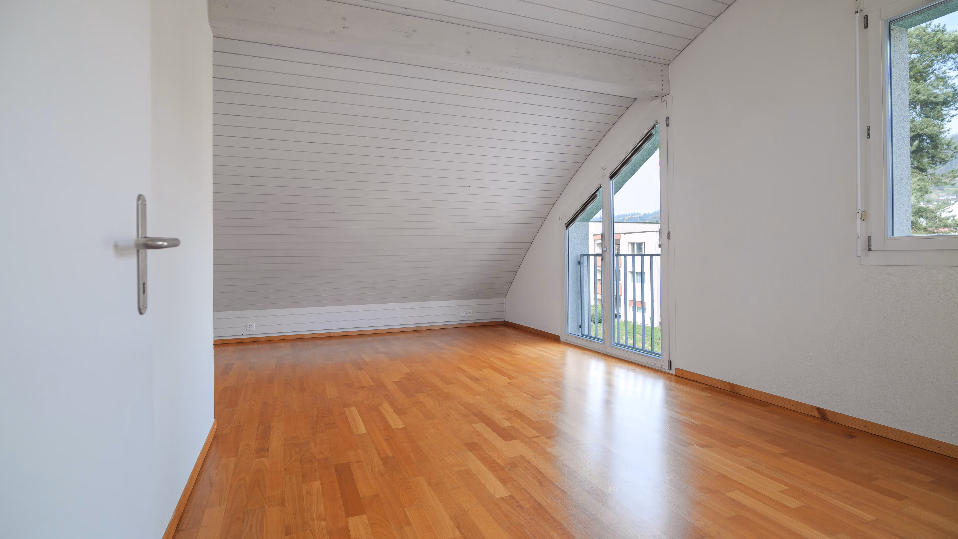 Grosszügige 5.5-Zi.-Dachwohnung mit Balkon in Unterengstringen - 14