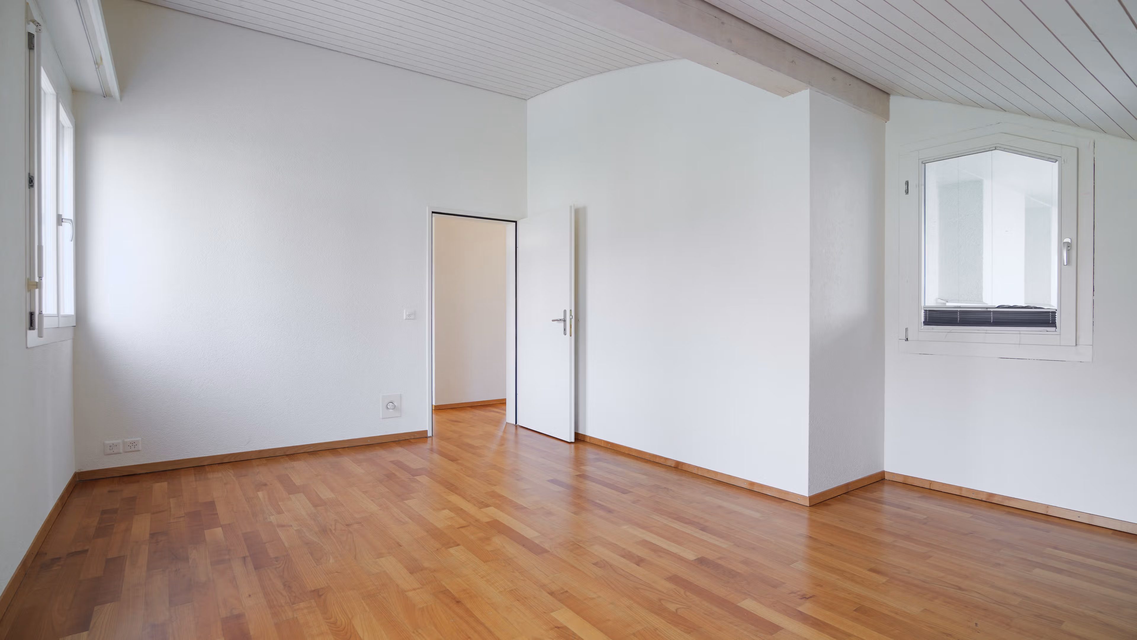 Helle  5.5-Zi.-Dachwohnung mit Balkon in Unterengstringen - Bild 5