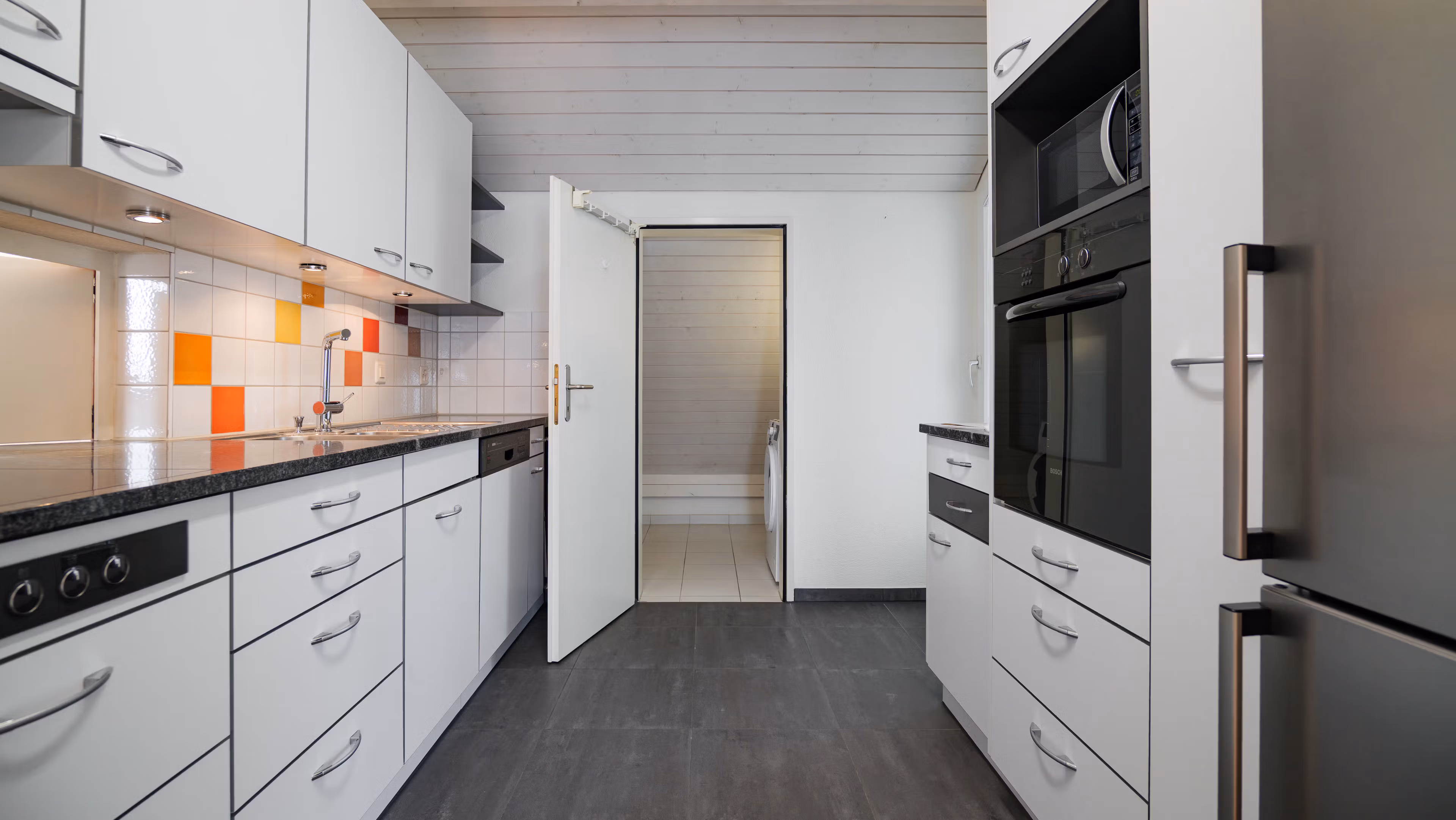 Helle  5.5-Zi.-Dachwohnung mit Balkon in Unterengstringen - Bild 3