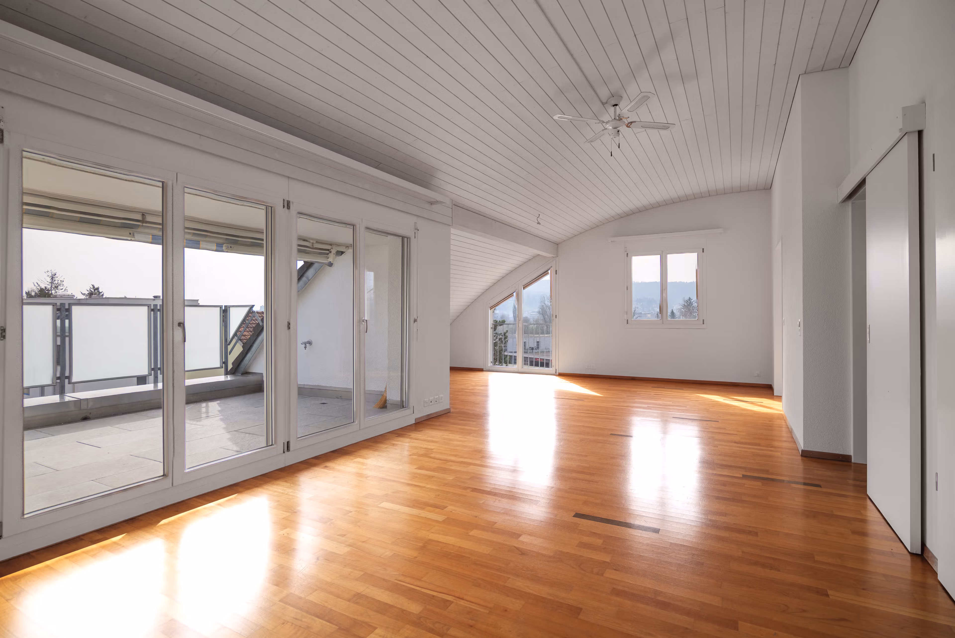 Grosszügige 5.5-Zi.-Dachwohnung mit Balkon in Unterengstringen - 22