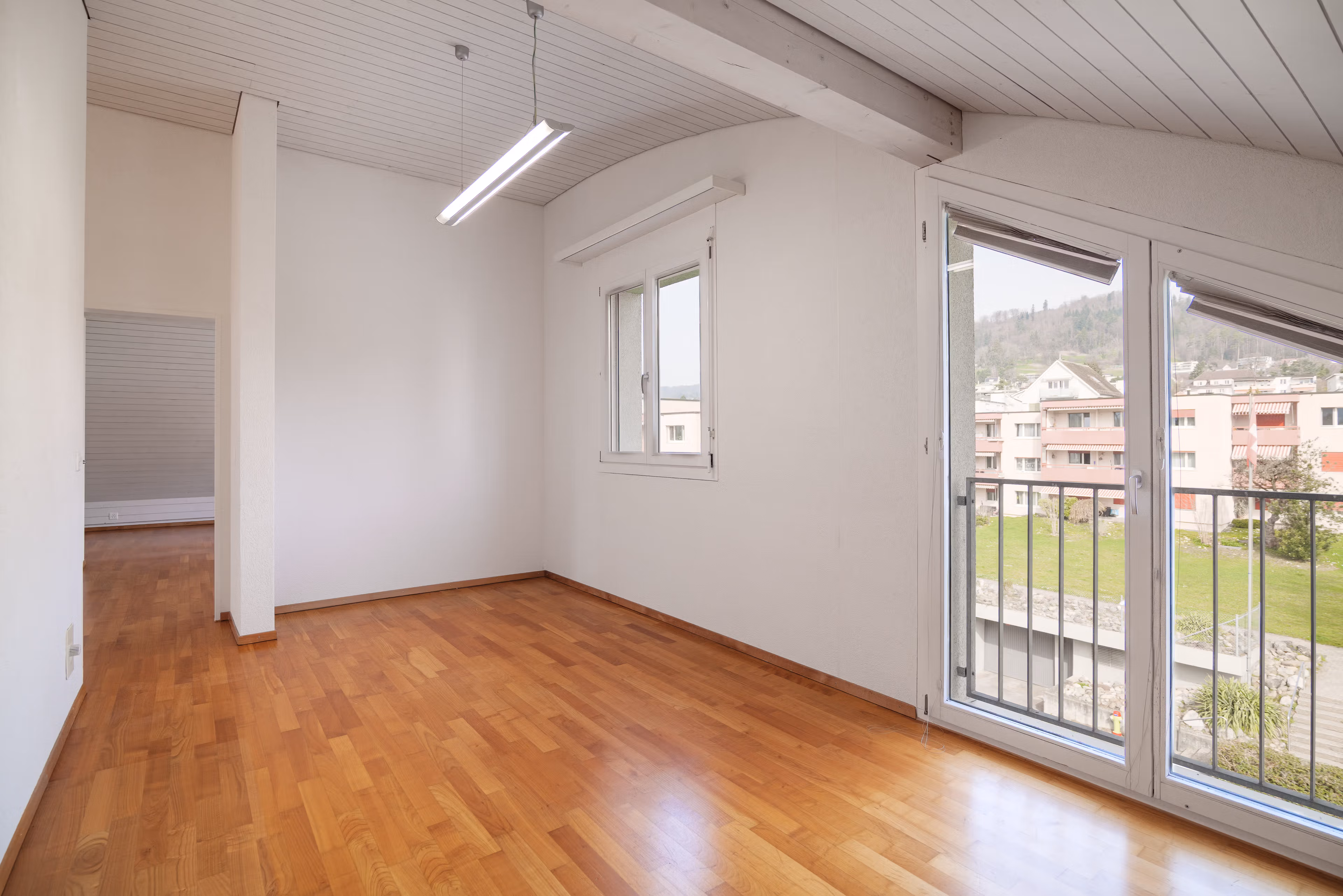 Grosszügige 5.5-Zi.-Dachwohnung mit Balkon in Unterengstringen - 9