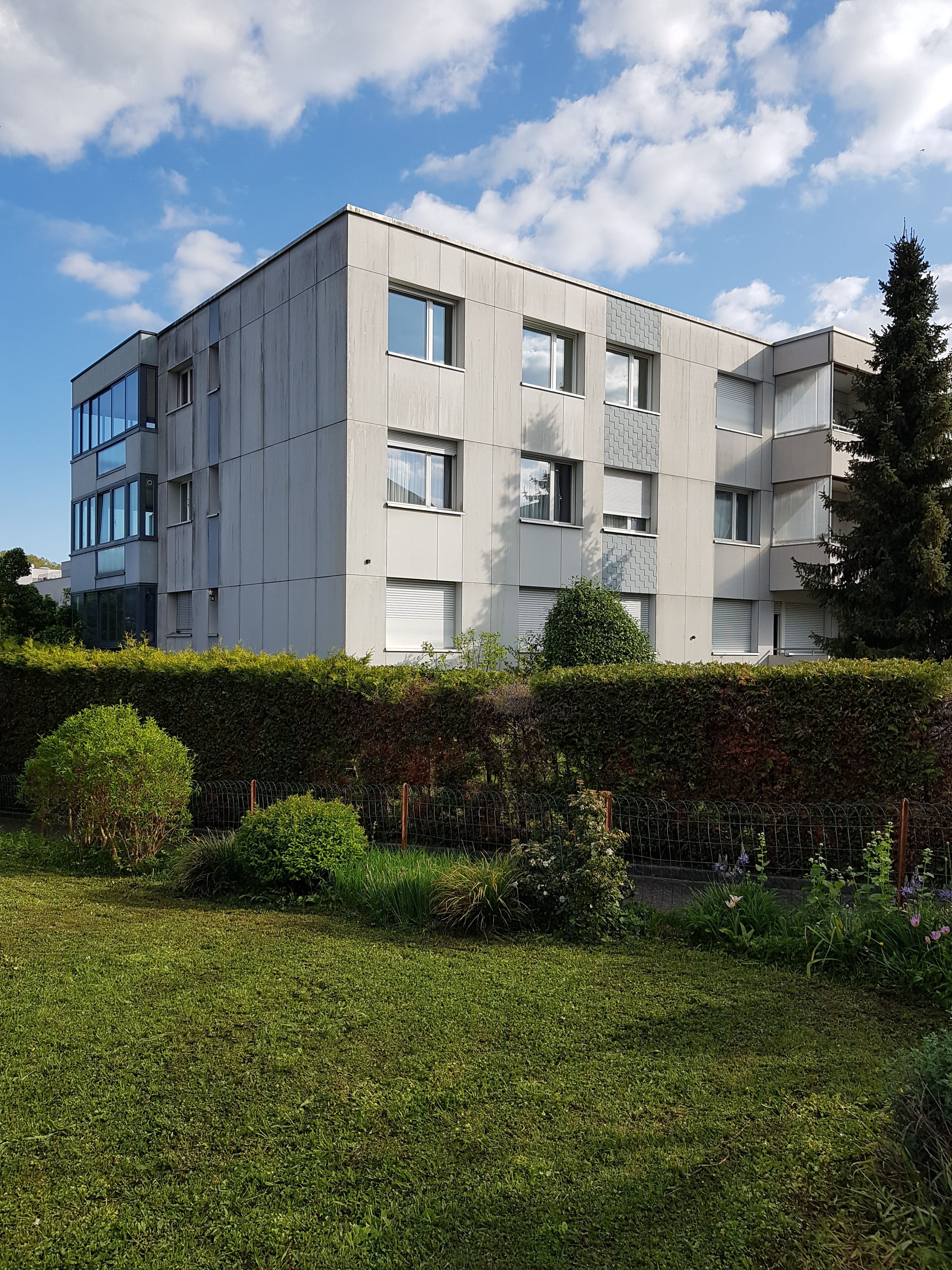 Helle 4-Zimmer-Wohnung mit grossem Balkon in Oberwil kaufen - Bild 2