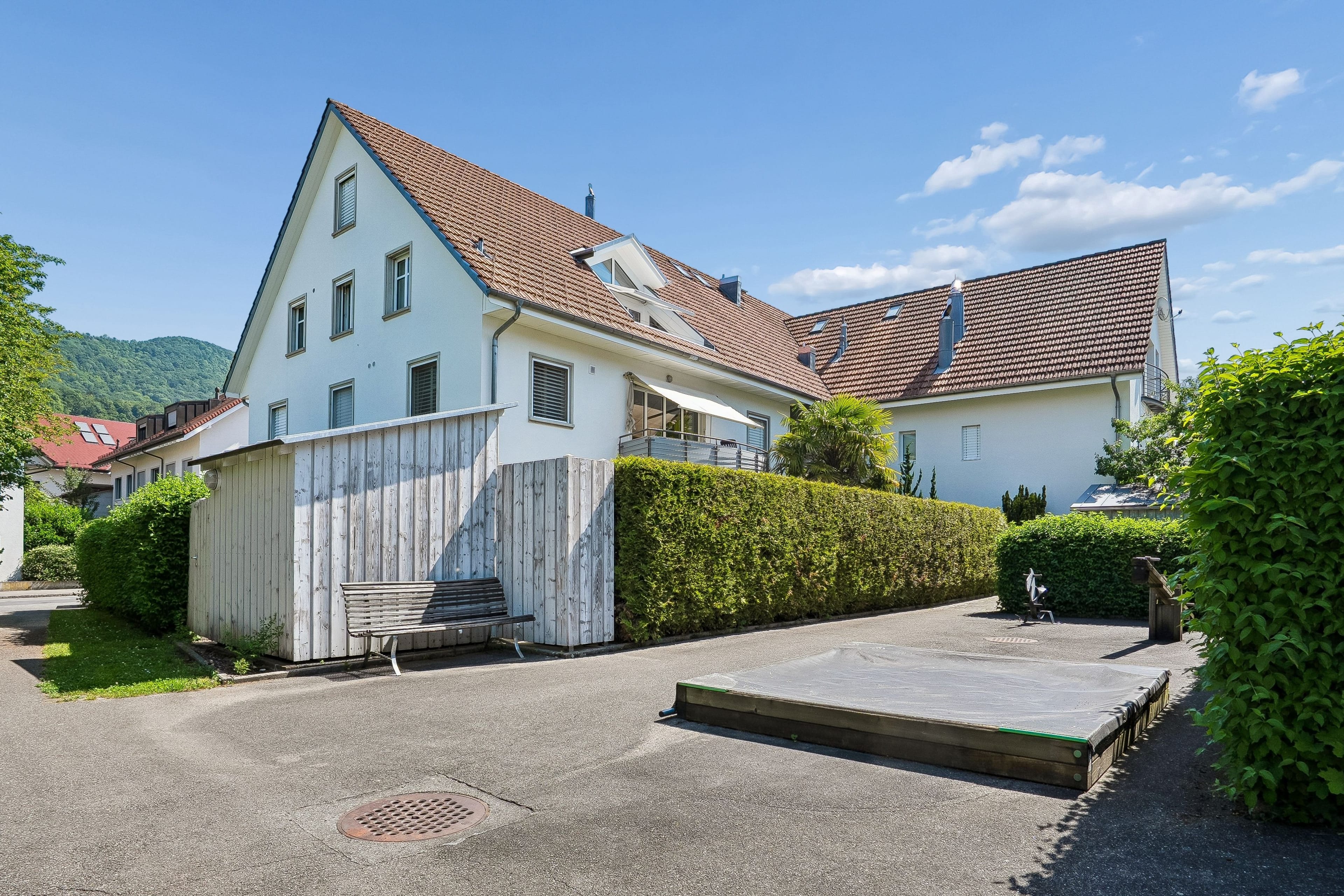 Gartenwohnung mit Einfamilienhausgefühl – 260 m² Privatgarten - Bild 1
