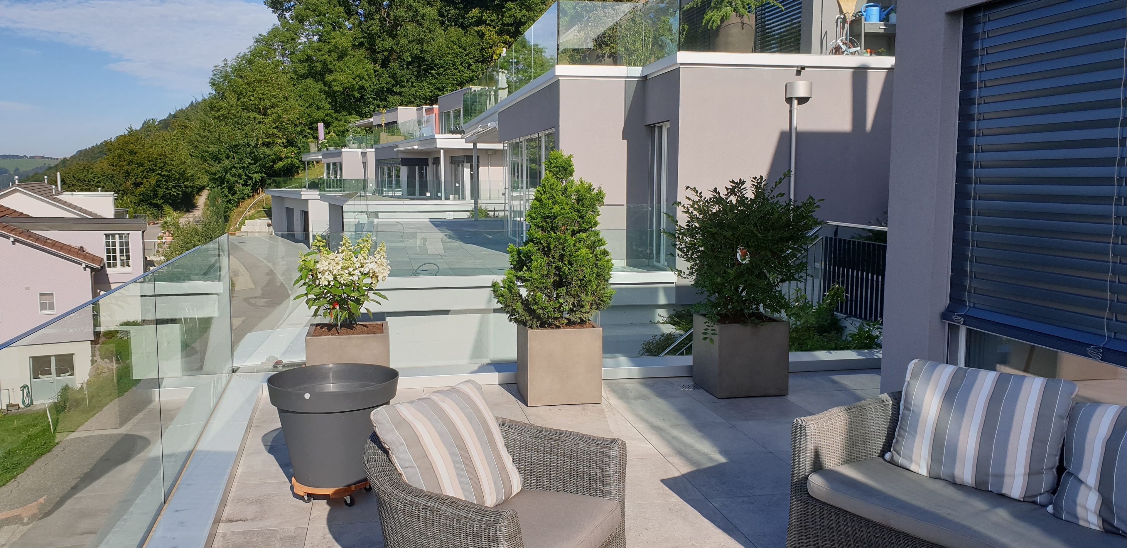 Weitblick von der grosszügigen Terrasse geniessen! - Bild 5