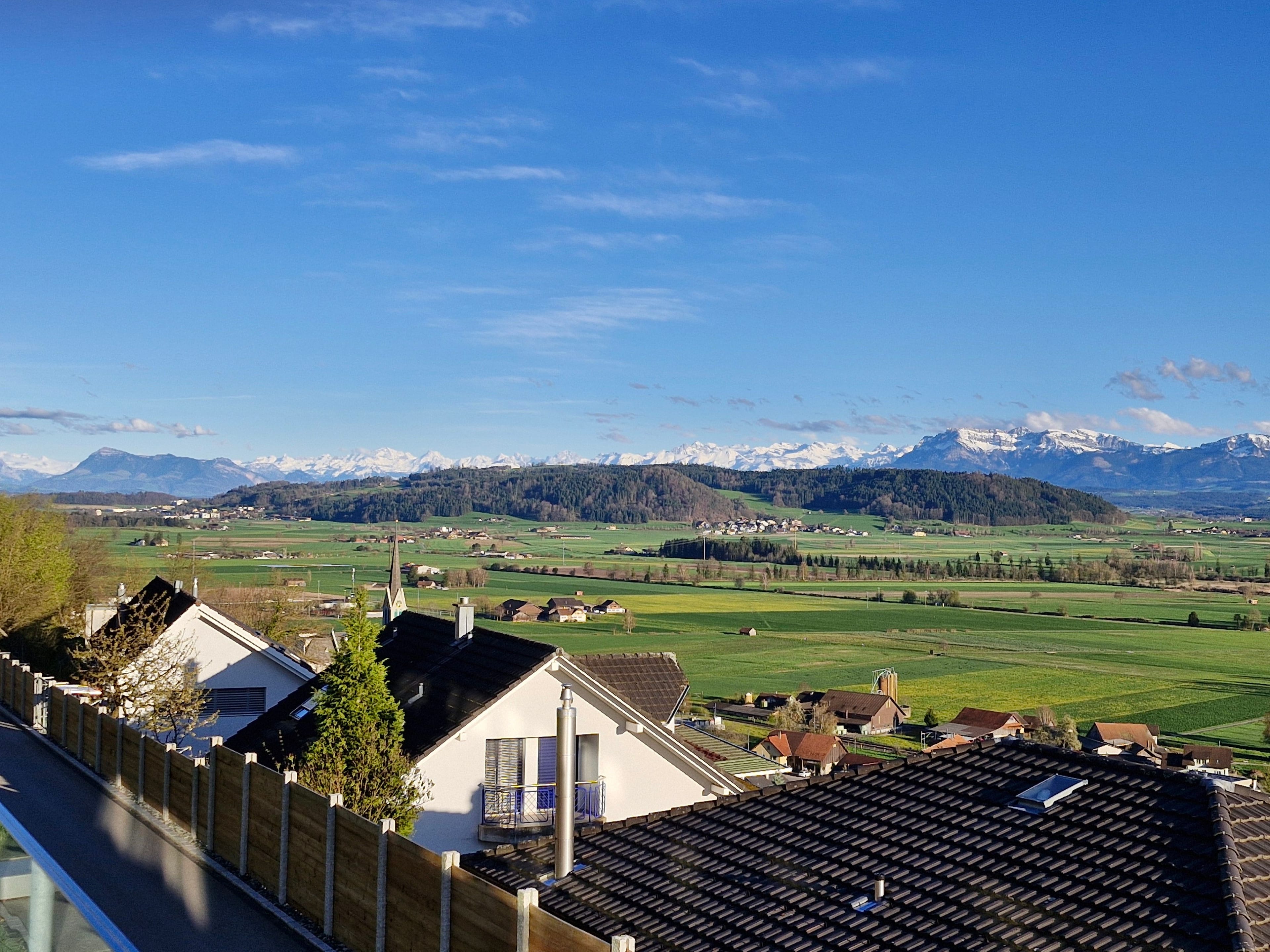 Weitblick von der grosszügigen Terrasse geniessen! - 27