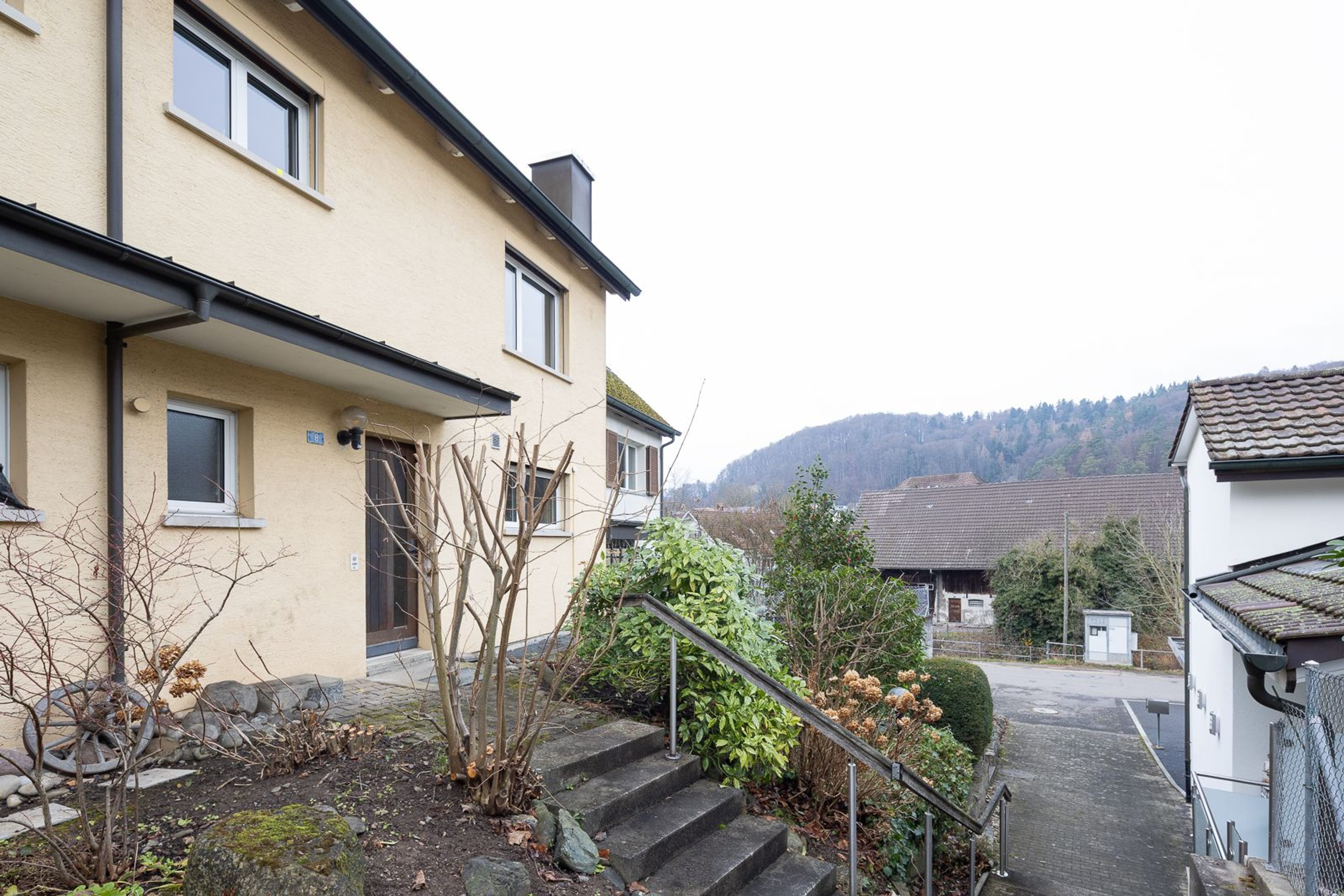 Sonniges 4½-Zimmer-Reihenmittelhaus mit homem Renovationspotential - Bild 11