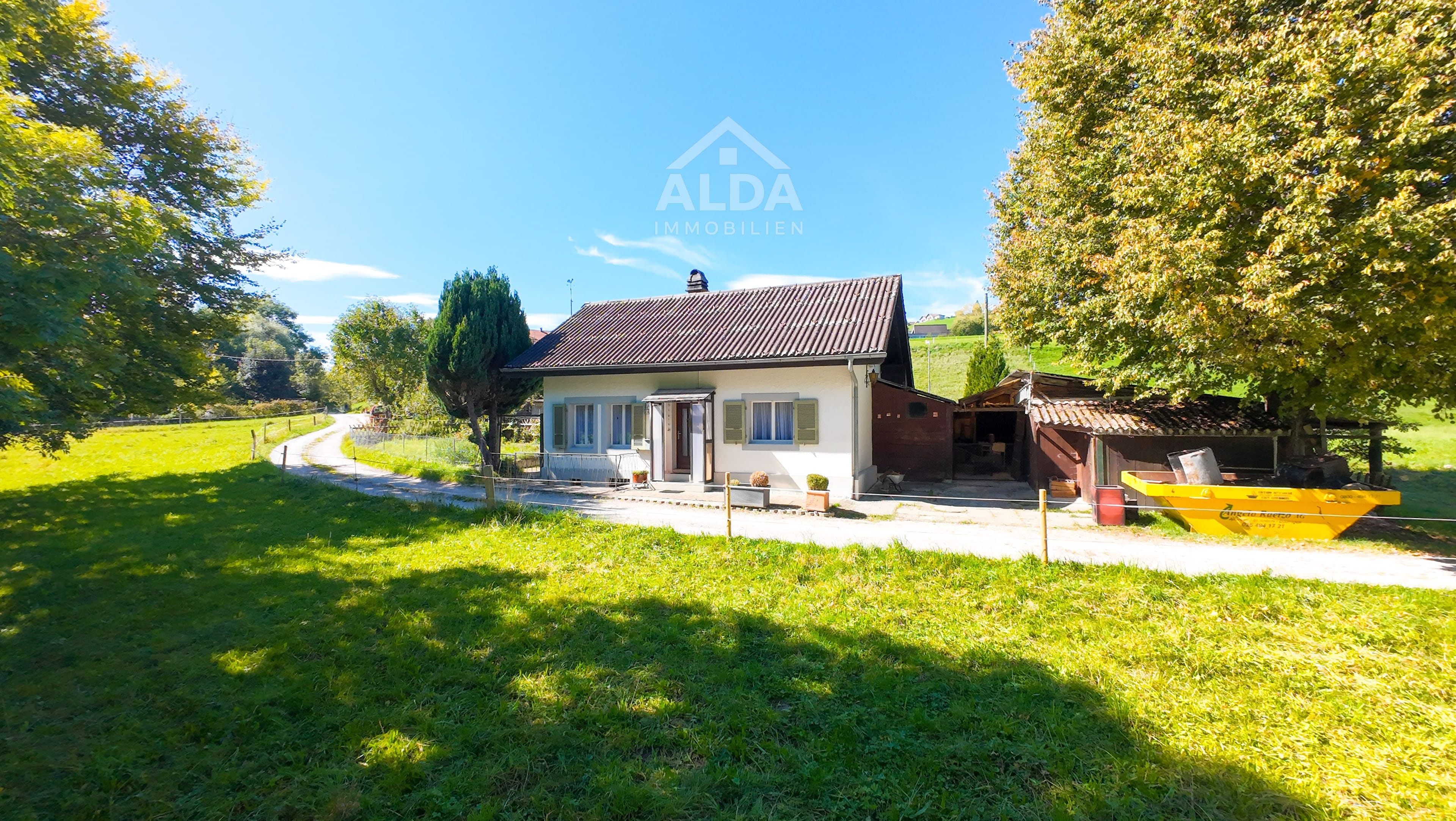 Einfamilienhaus mit grossem Grundstück an idyllischer Lage - Bild 1