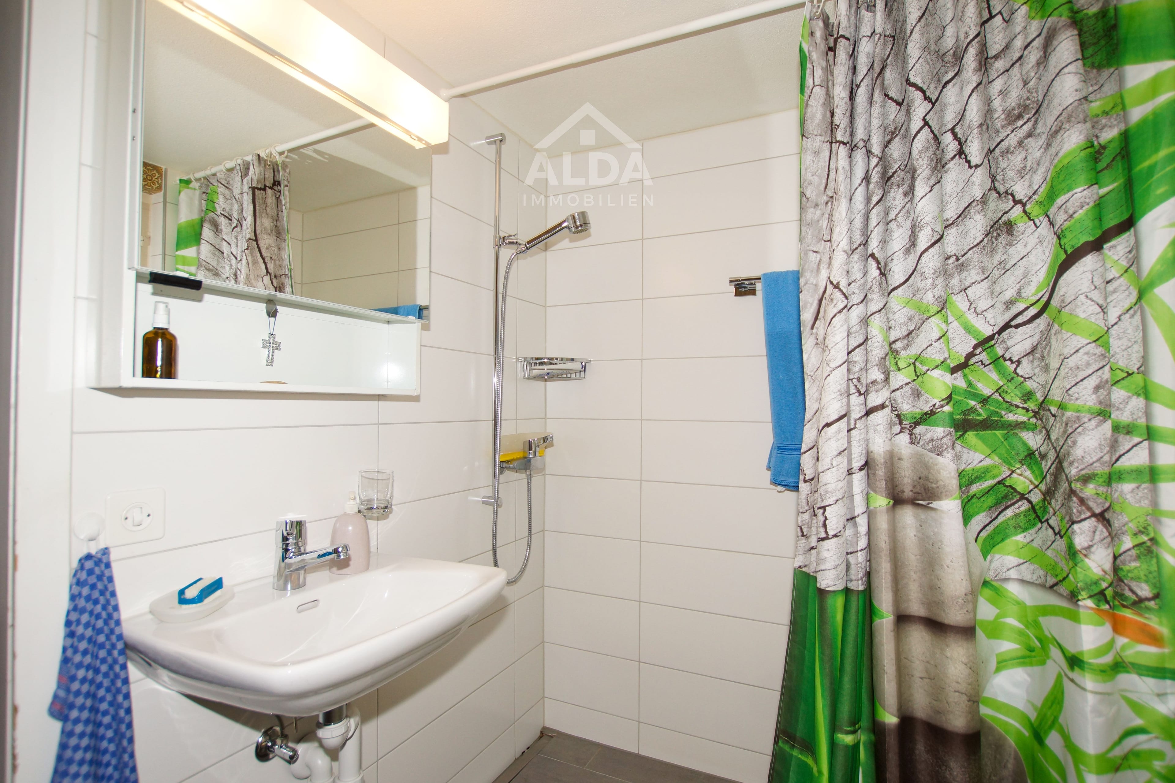Einfamilienhaus mit grossem Grundstück an idyllischer Lage - Bild 10