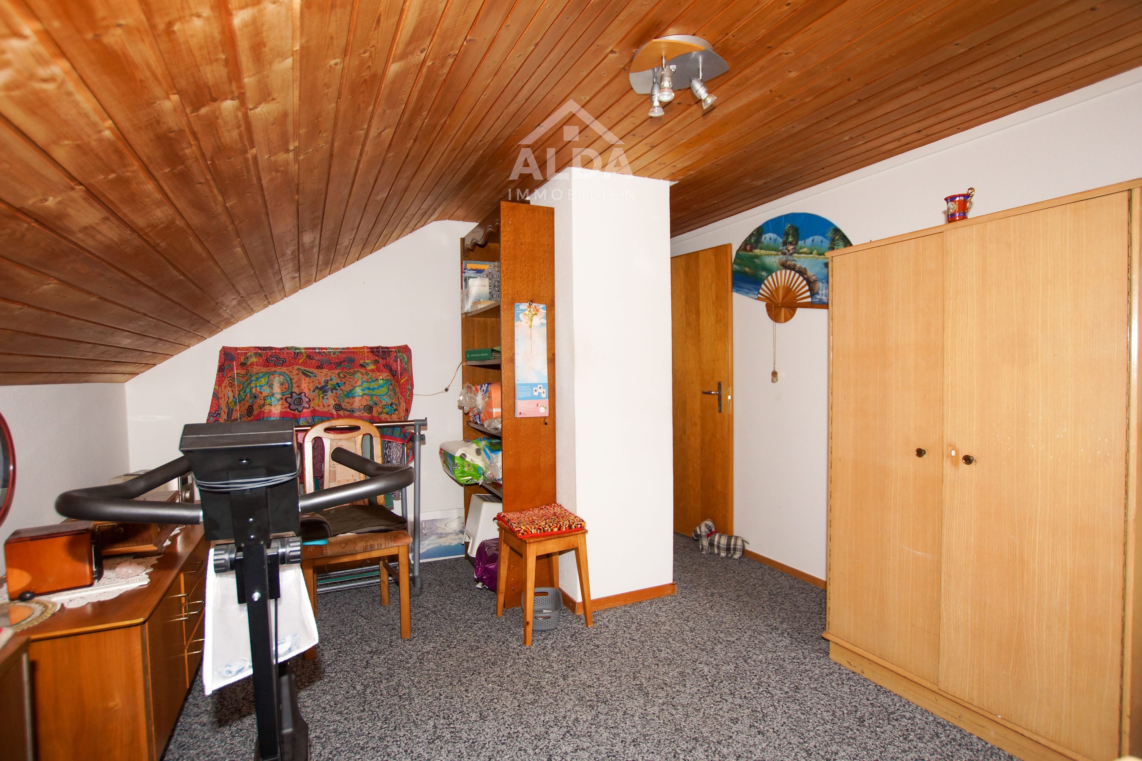 Einfamilienhaus mit grossem Grundstück an idyllischer Lage - Bild 7