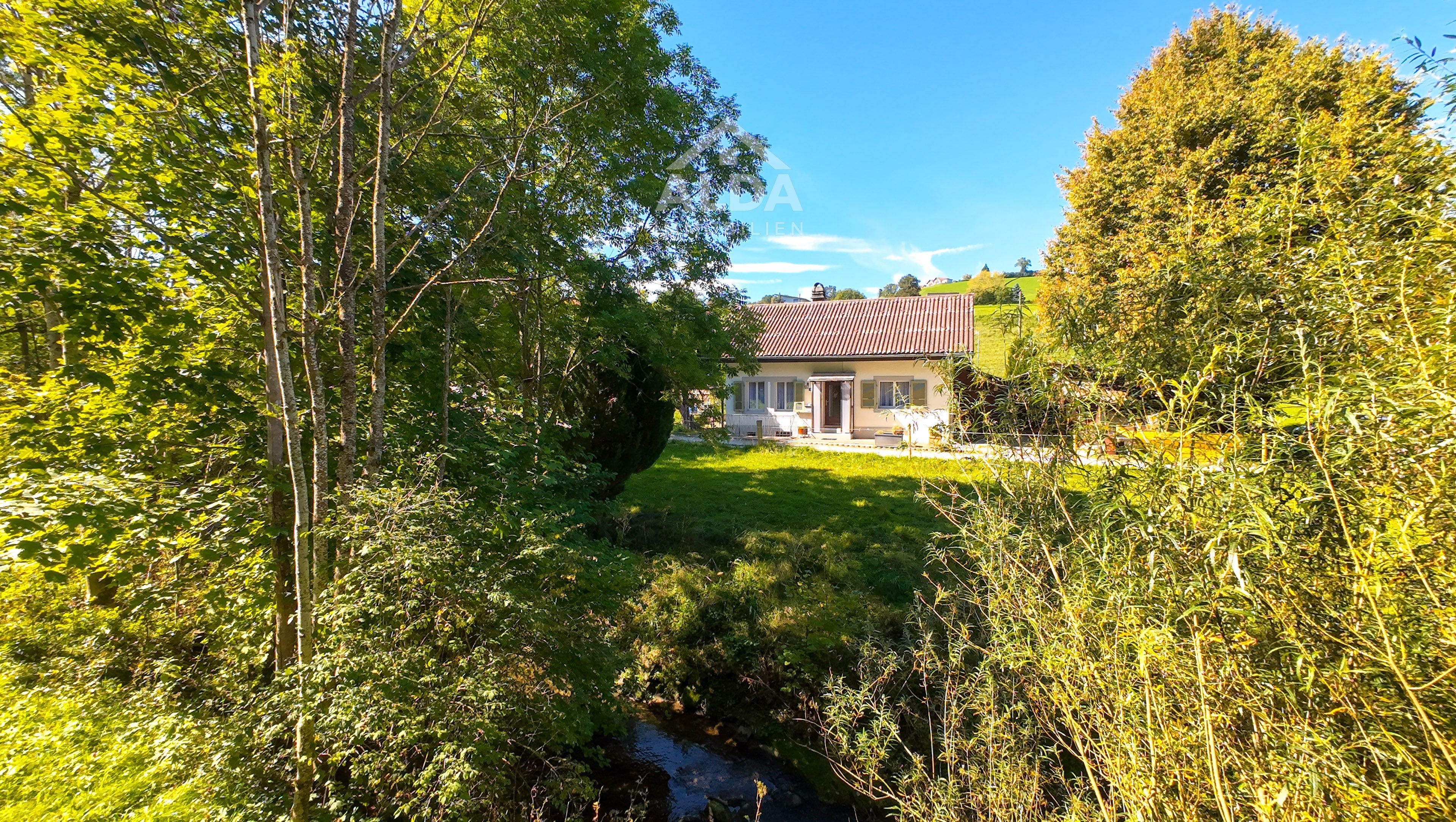 Einfamilienhaus mit grossem Grundstück an idyllischer Lage - Bild 2