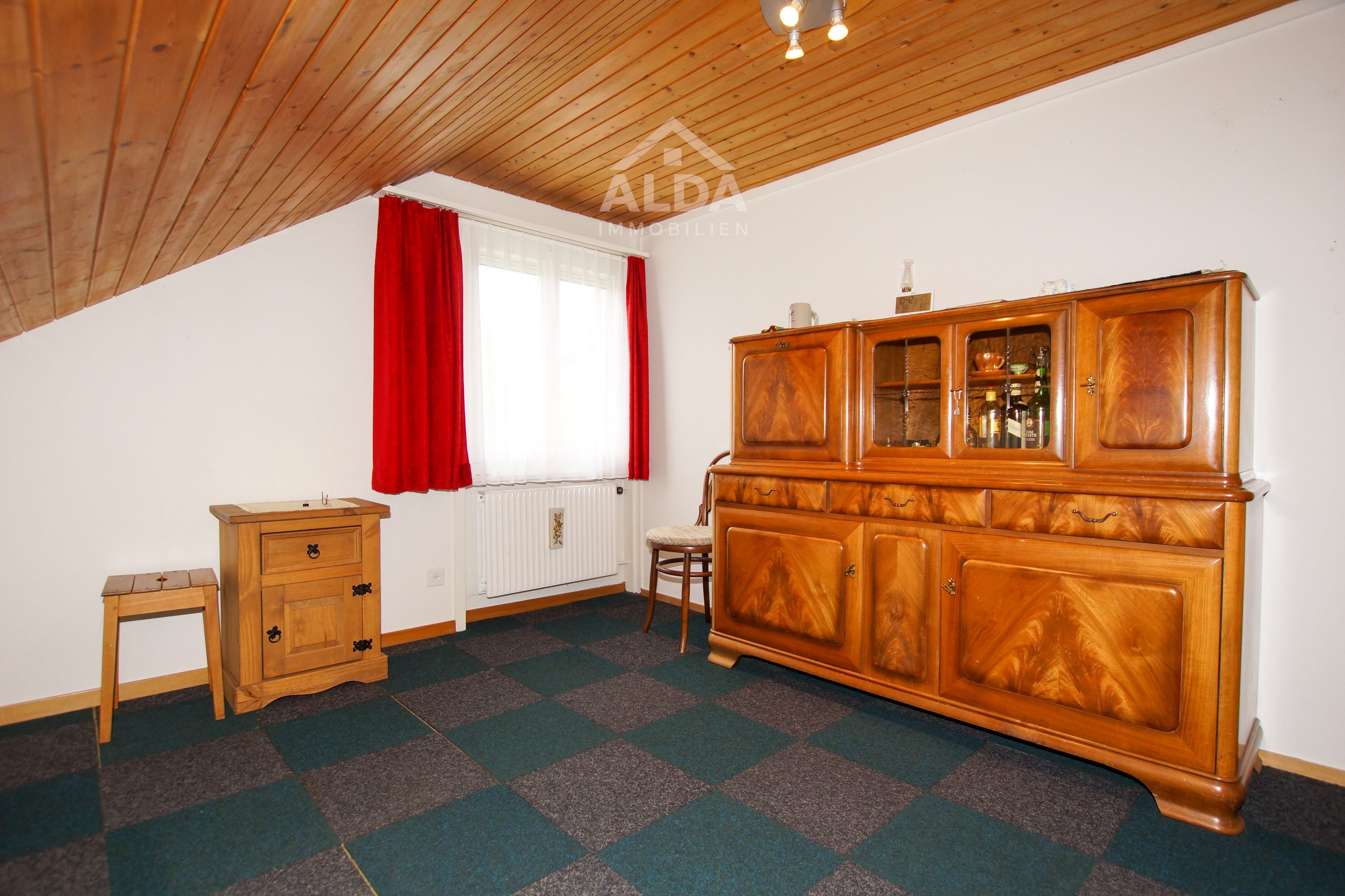 Einfamilienhaus mit grossem Grundstück an idyllischer Lage - Bild 8