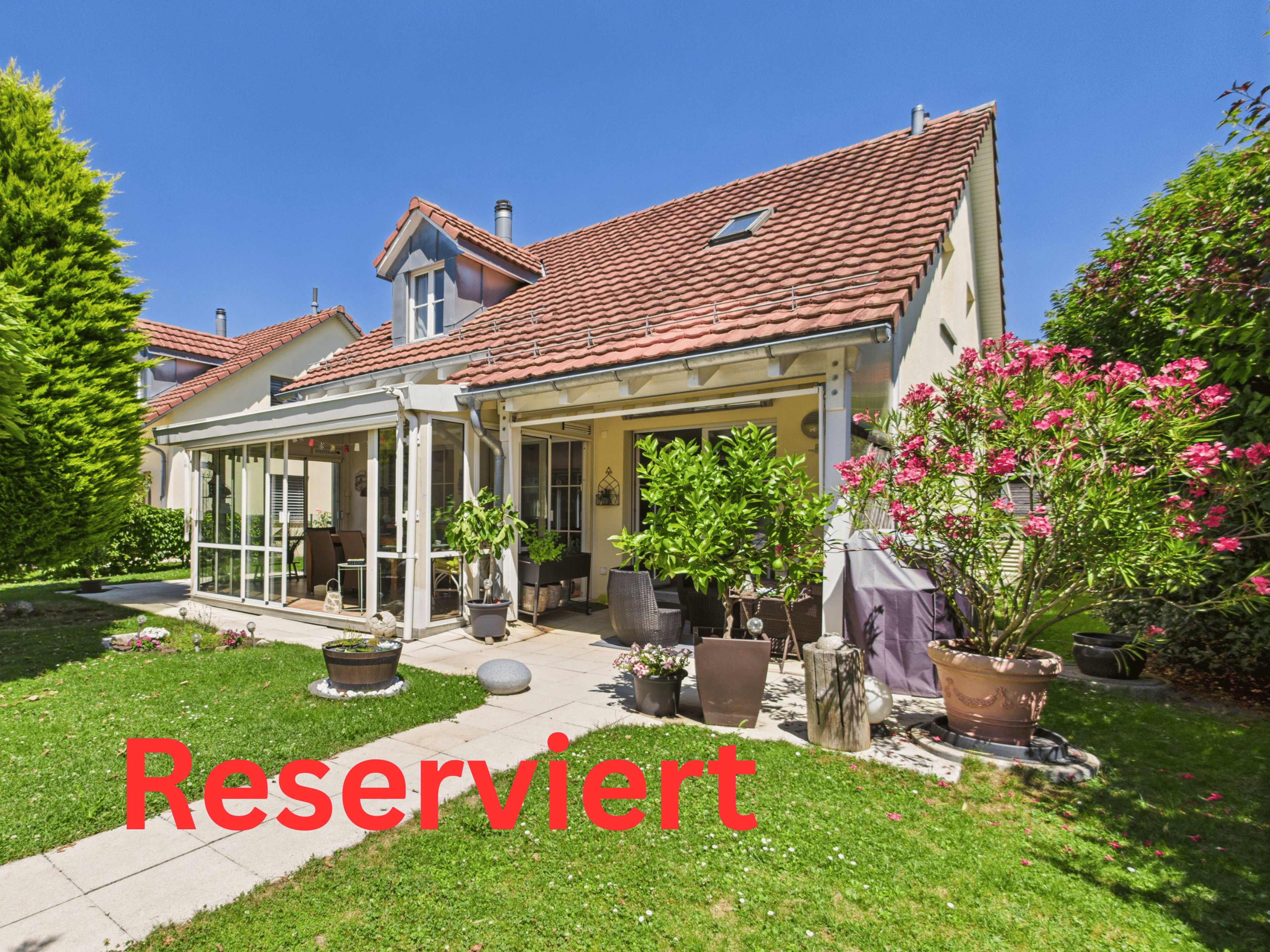 Wohntraum für Familien – 5.5 Zimmer, Pool, Garten & Bergblick - Bild 1