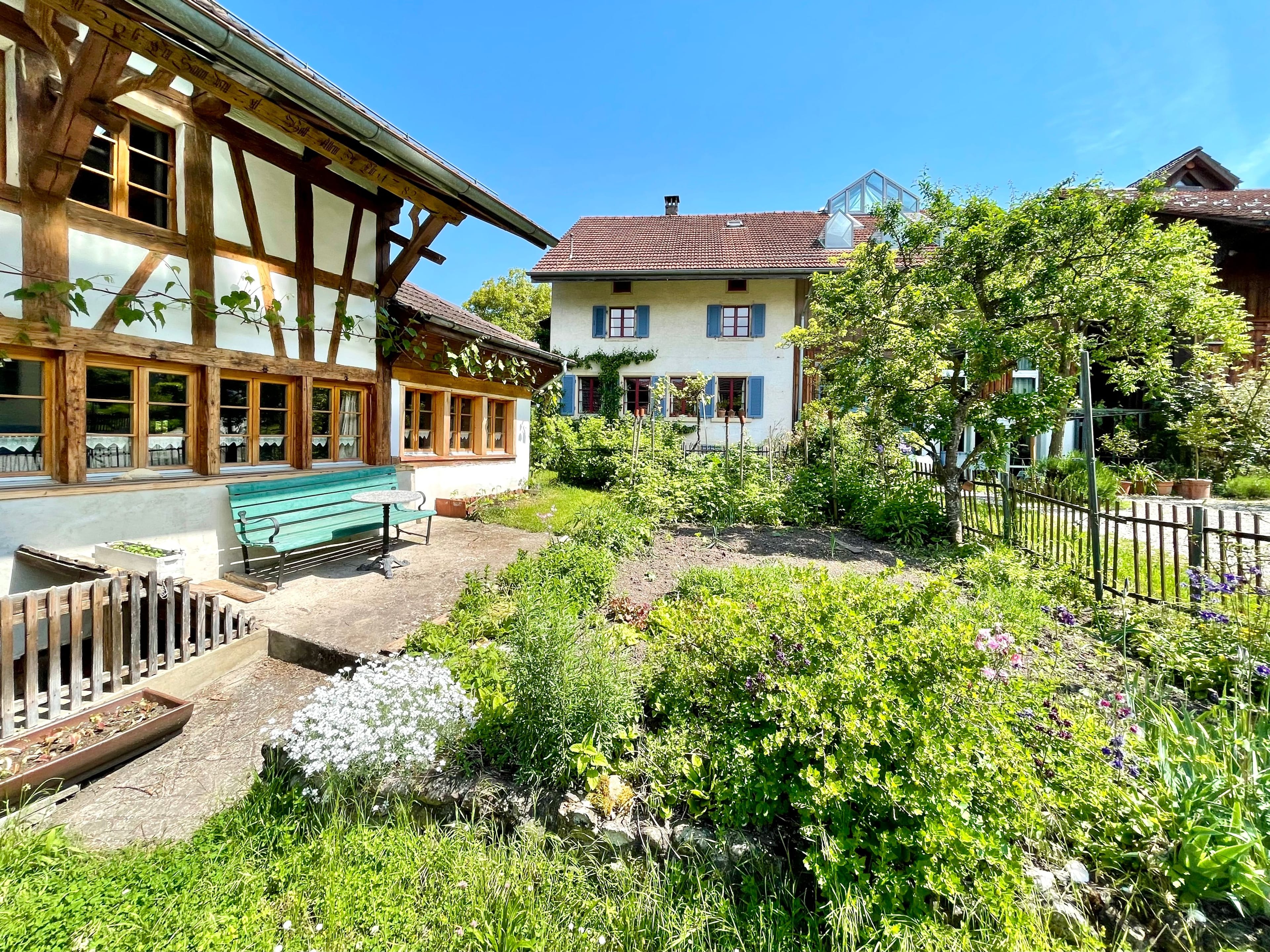 8.5-Zimmer Riegelhaus mit Ausbaupotenzial - Bild 2