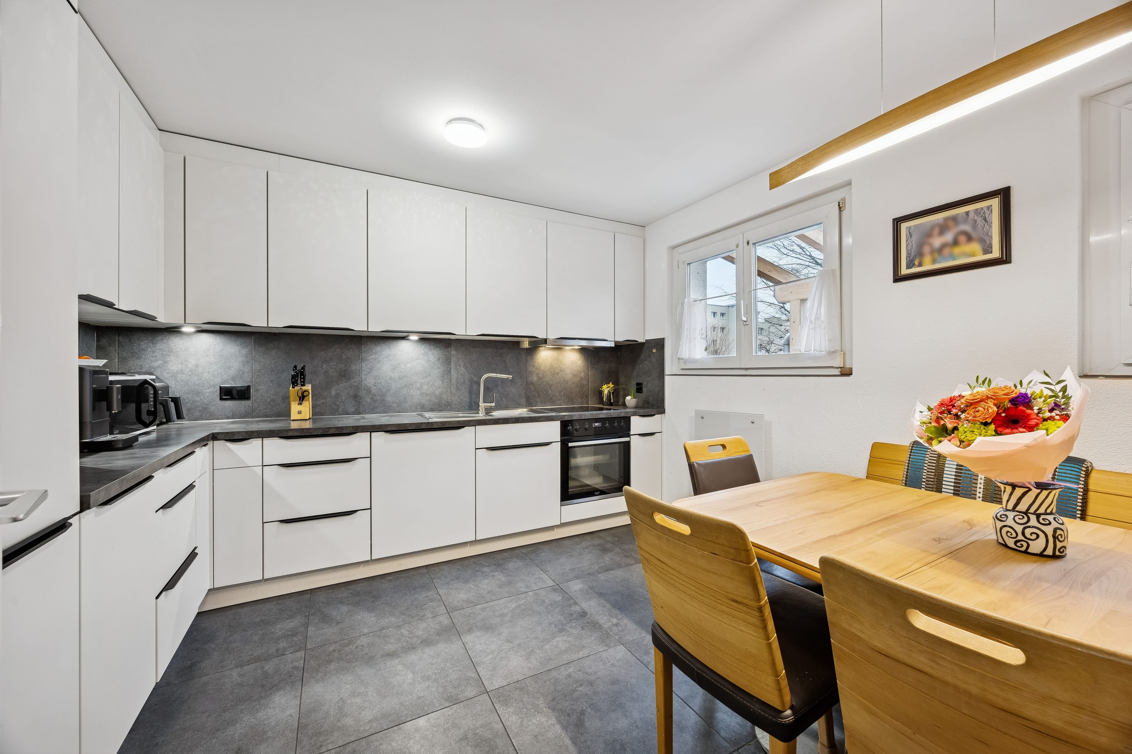 Renoviertes 5.5-Zimmer-Reihenhaus mit 166 m² Gesamtfläche & grosser Terrasse - Bild 2