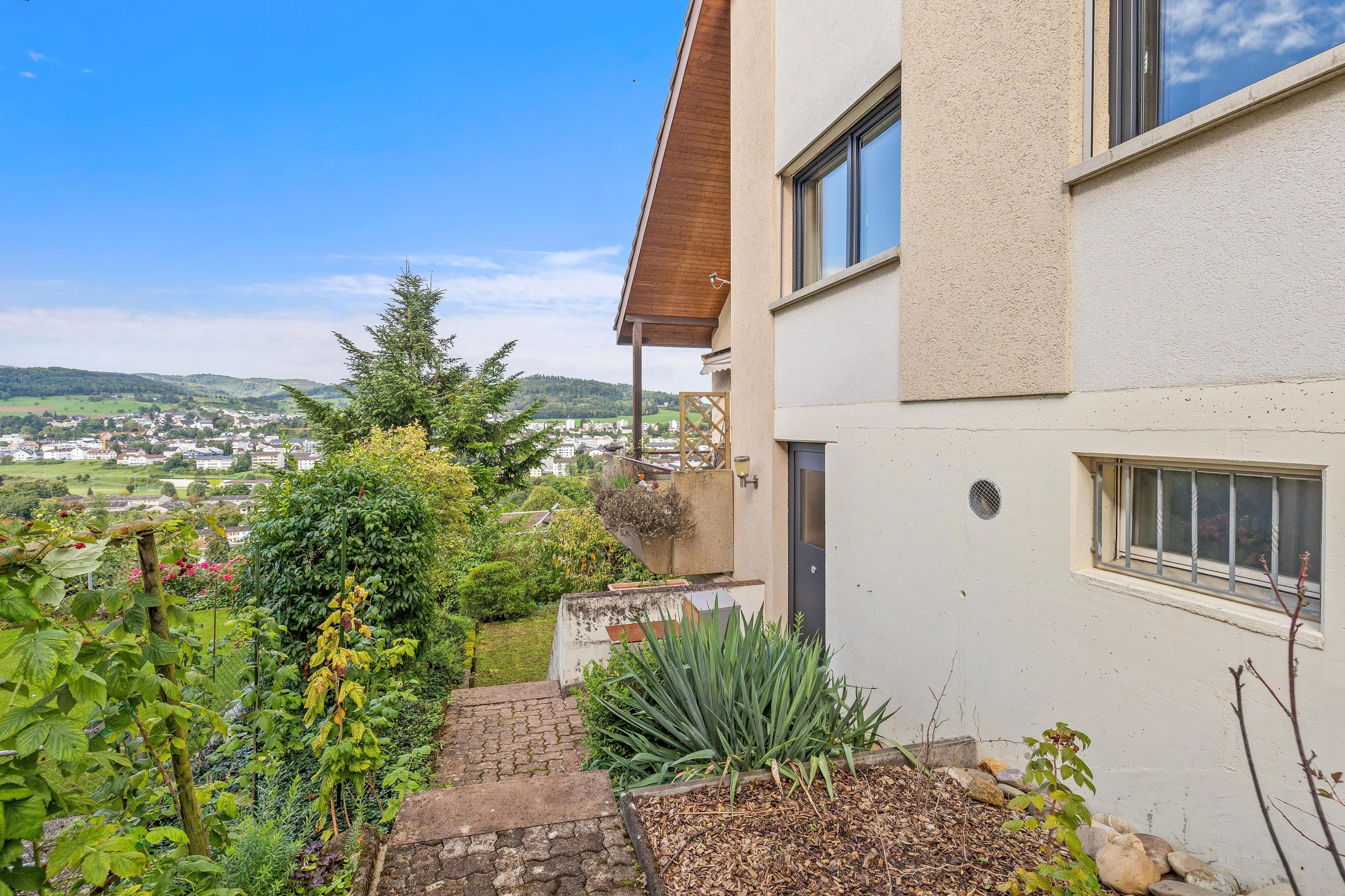 5-Zimmer-Einfamilienhaus mit Weitsicht und Garten in Füllinsdorf - Bild 4