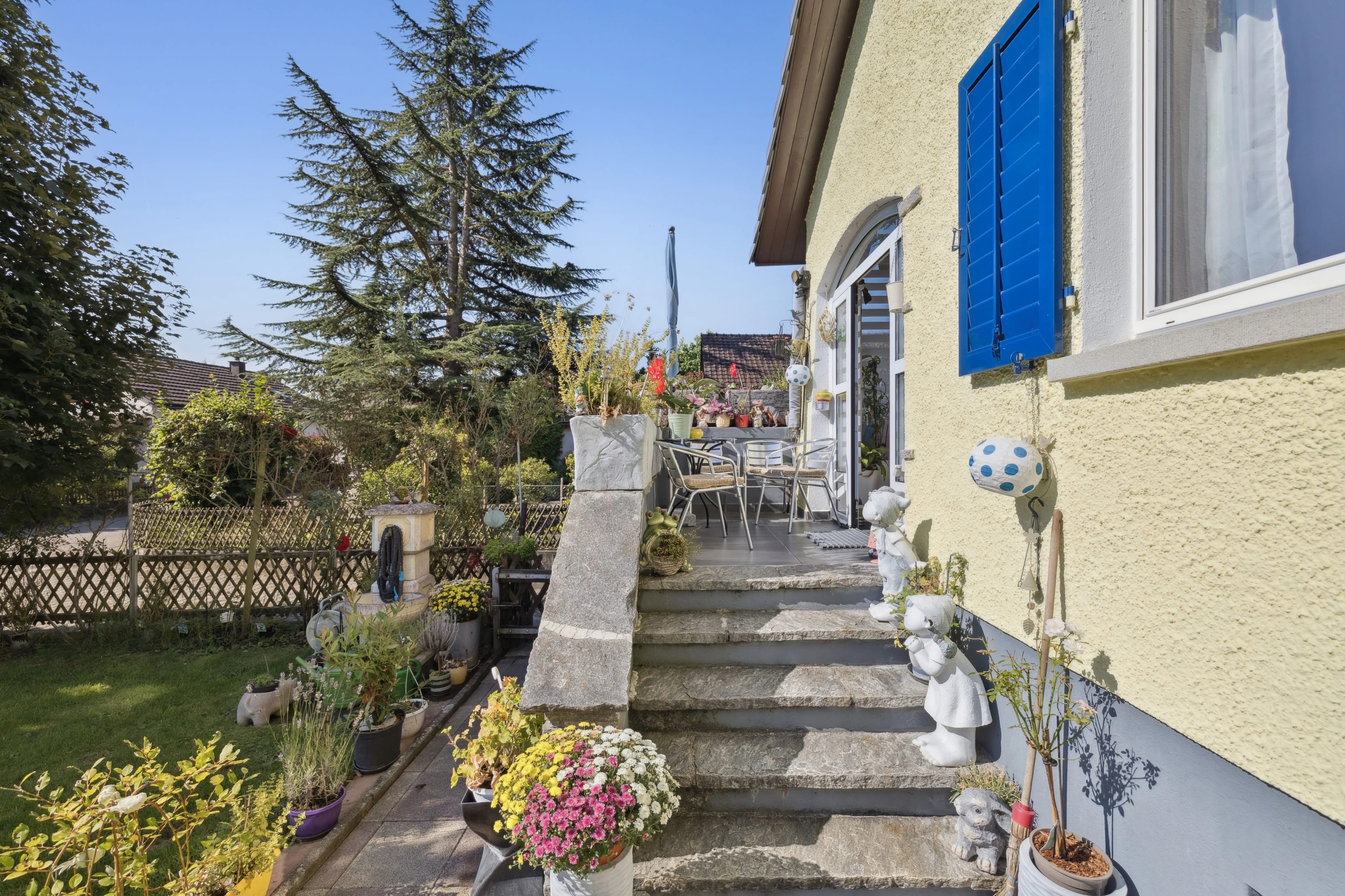 8-Zimmer-Einfamilienhaus mit grossem Garten in Suhr kaufen - Bild 2
