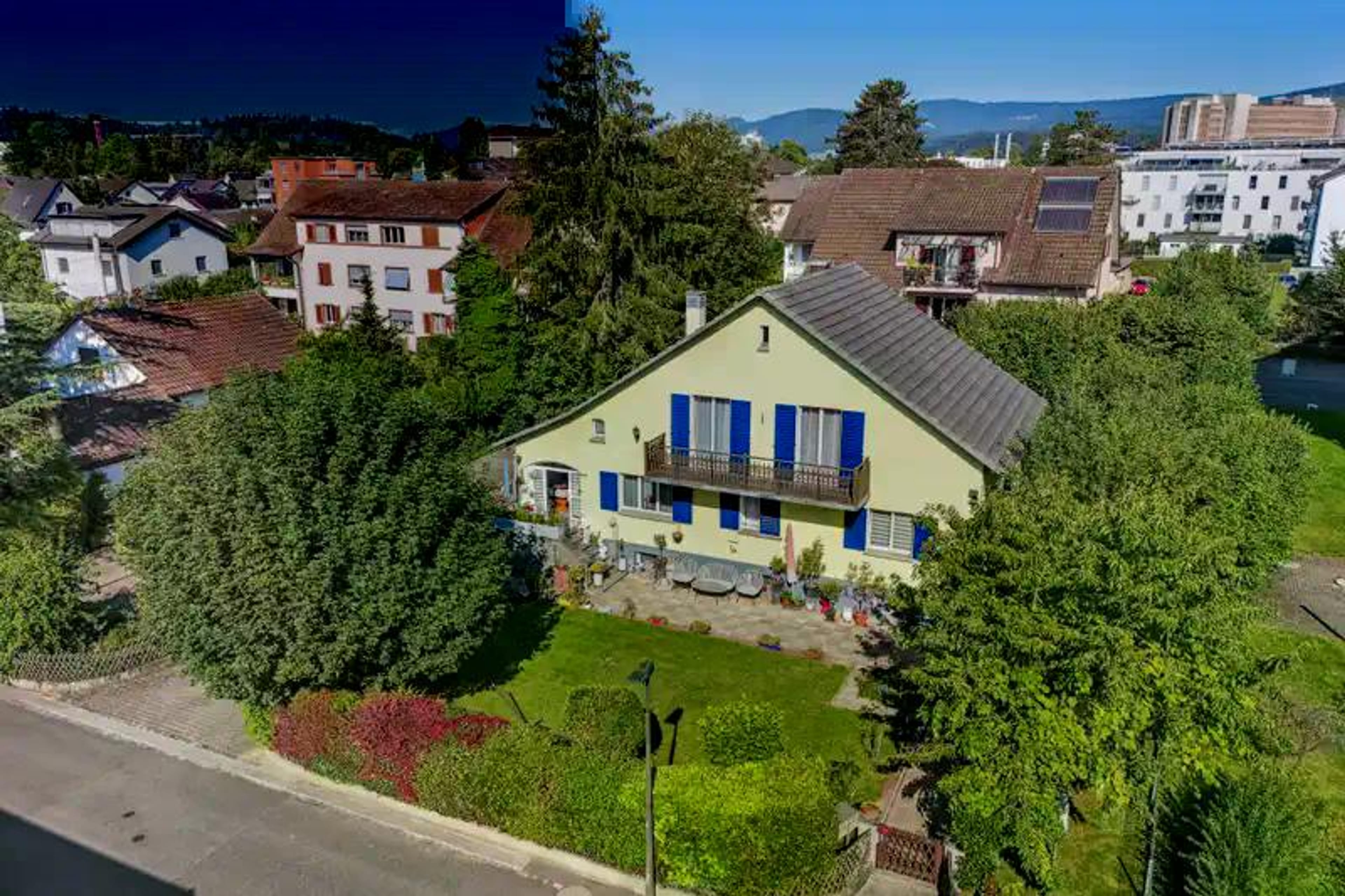 8-Zimmer-Einfamilienhaus mit grossem Garten in Suhr kaufen - Bild 1