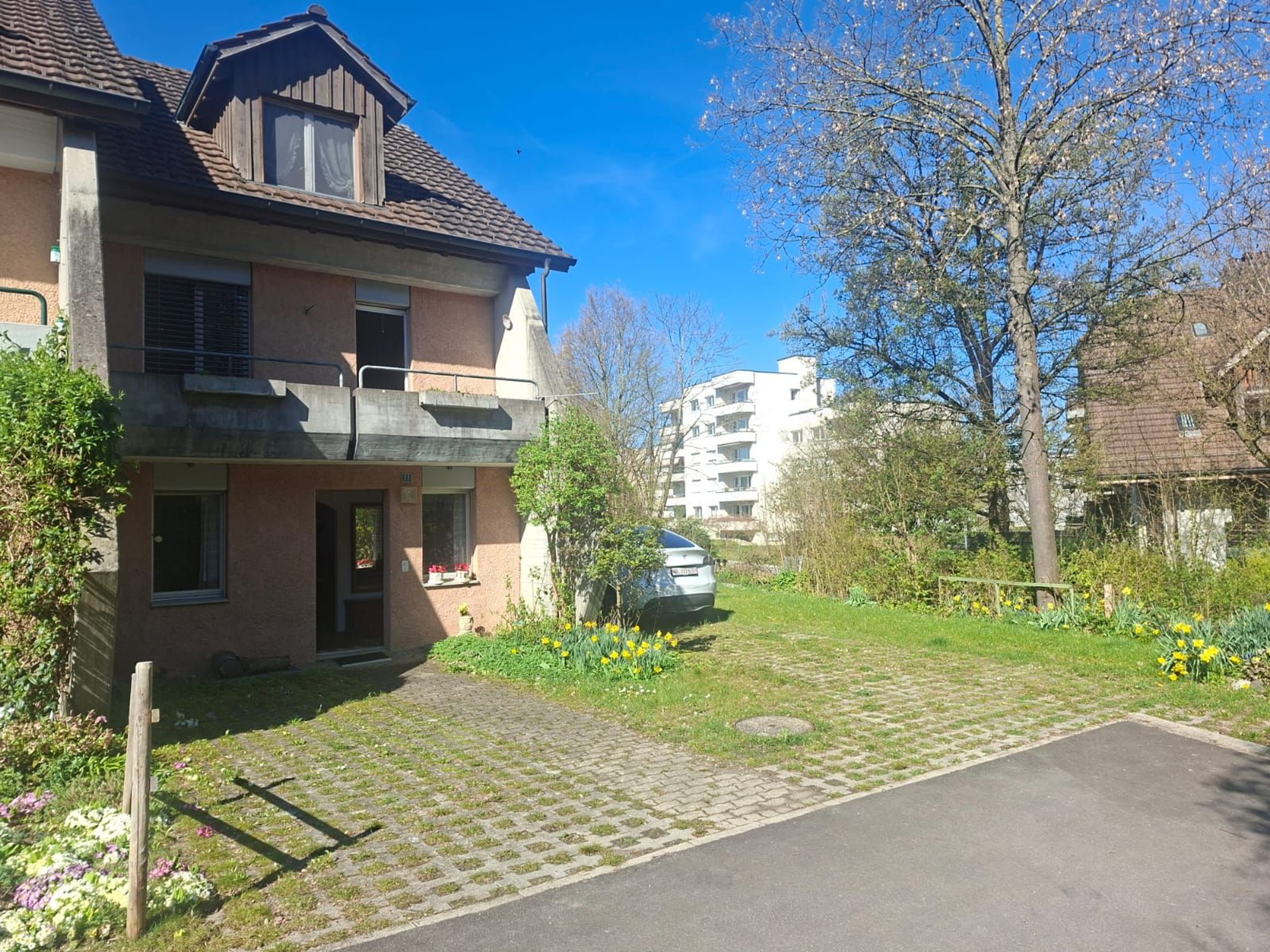 Affoltern am Albis: 5-Zi.-Eckhaus mit Garten - kaufen - Bild 2