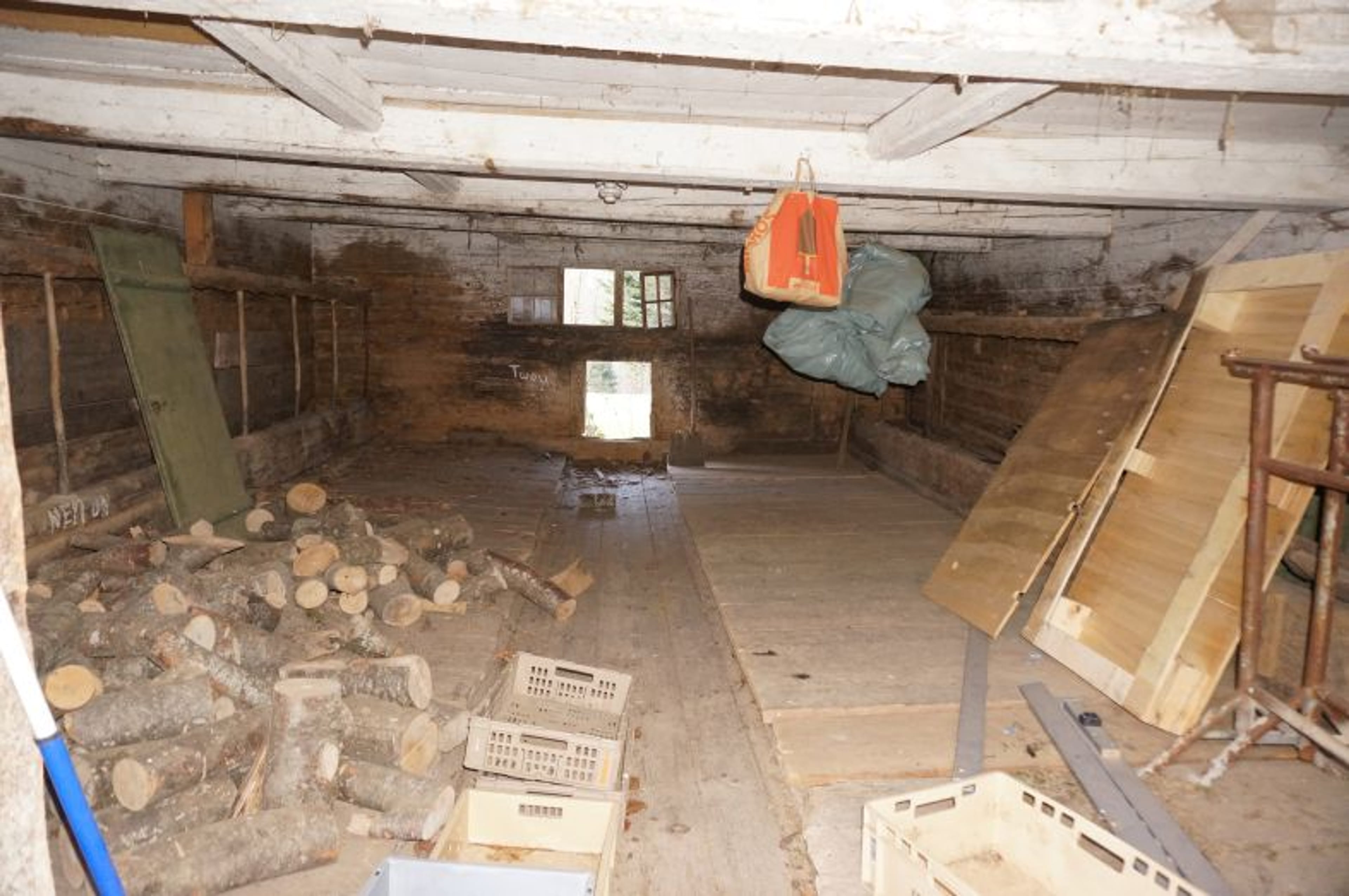 Ensemble mit Gasthaus, 2 Wohnungen & Scheune in Nesslau - kaufen - 64