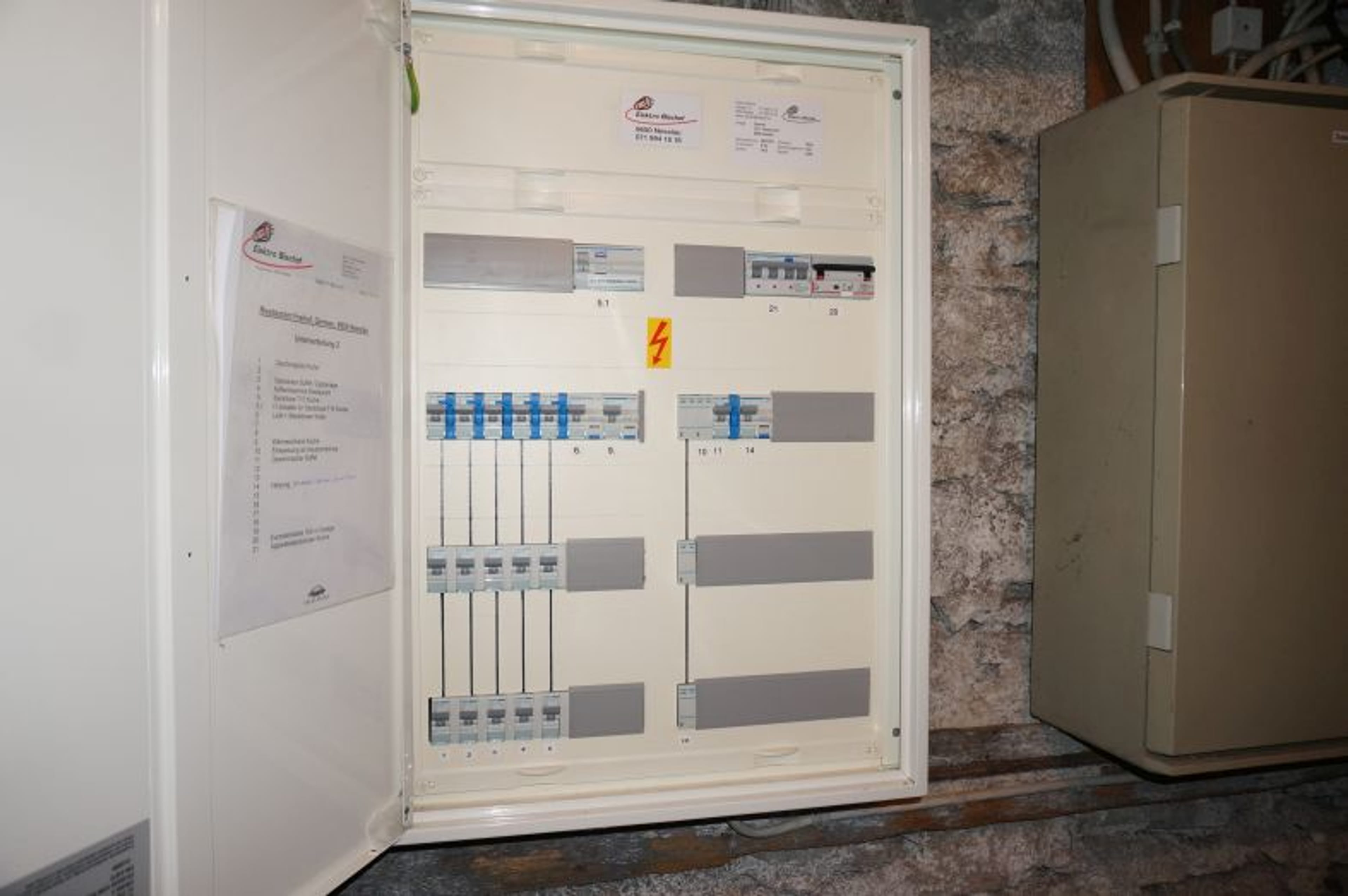 Ensemble mit Gasthaus, 2 Wohnungen & Scheune in Nesslau - kaufen - 58