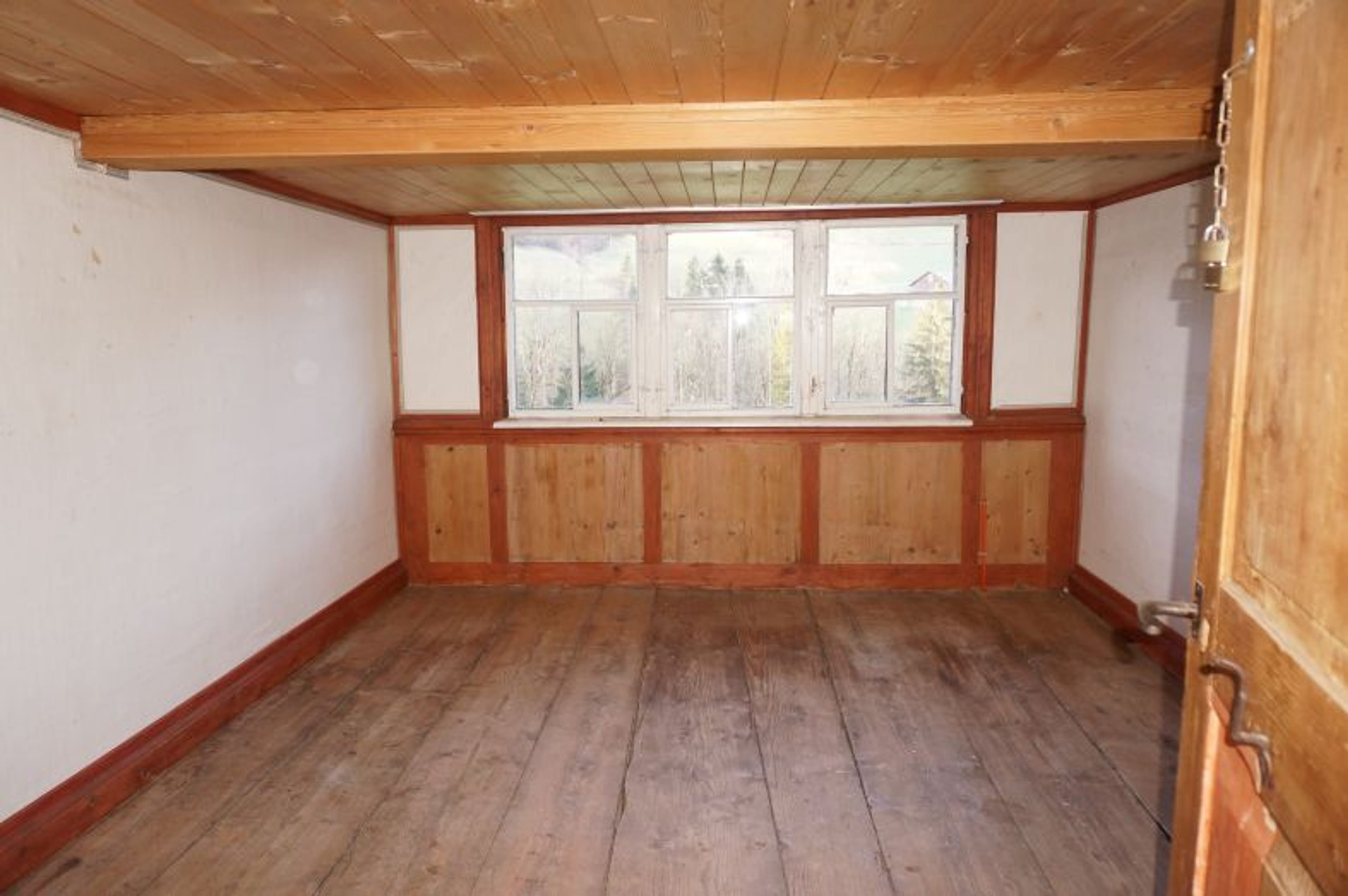 Ensemble mit Gasthaus, 2 Wohnungen & Scheune in Nesslau - kaufen - 34