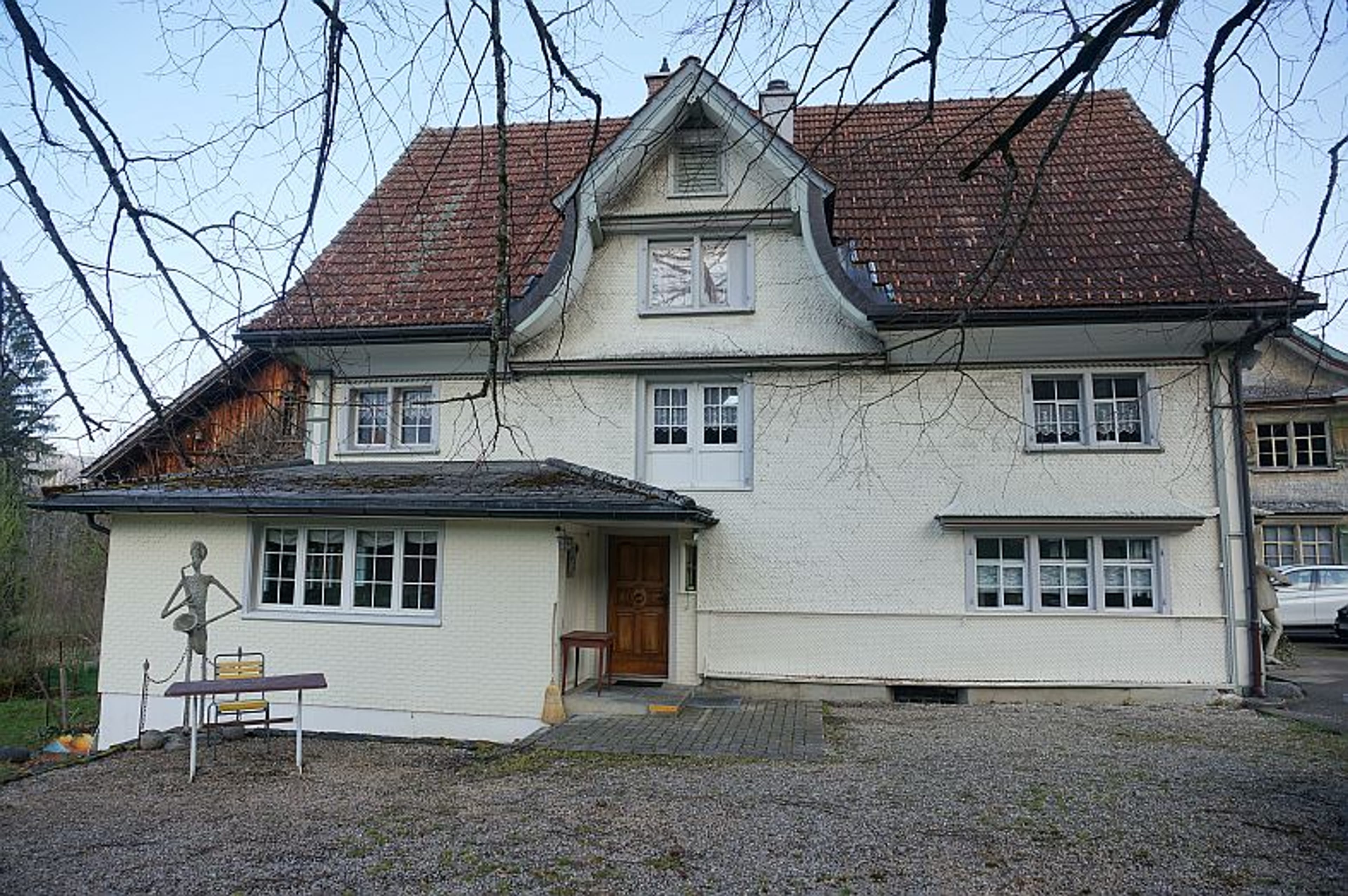 Ensemble mit Gasthaus, 2 Wohnungen & Scheune in Nesslau - kaufen - 11
