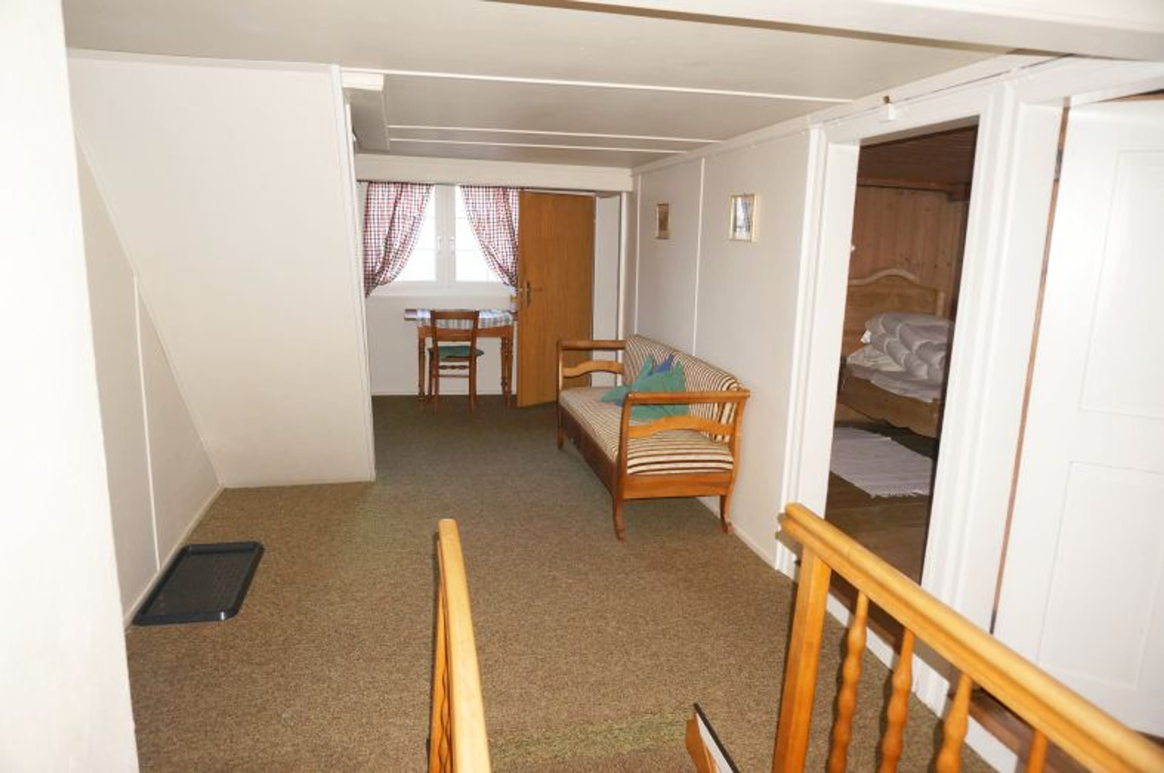 Ensemble mit Gasthaus, 2 Wohnungen & Scheune in Nesslau - kaufen - 54