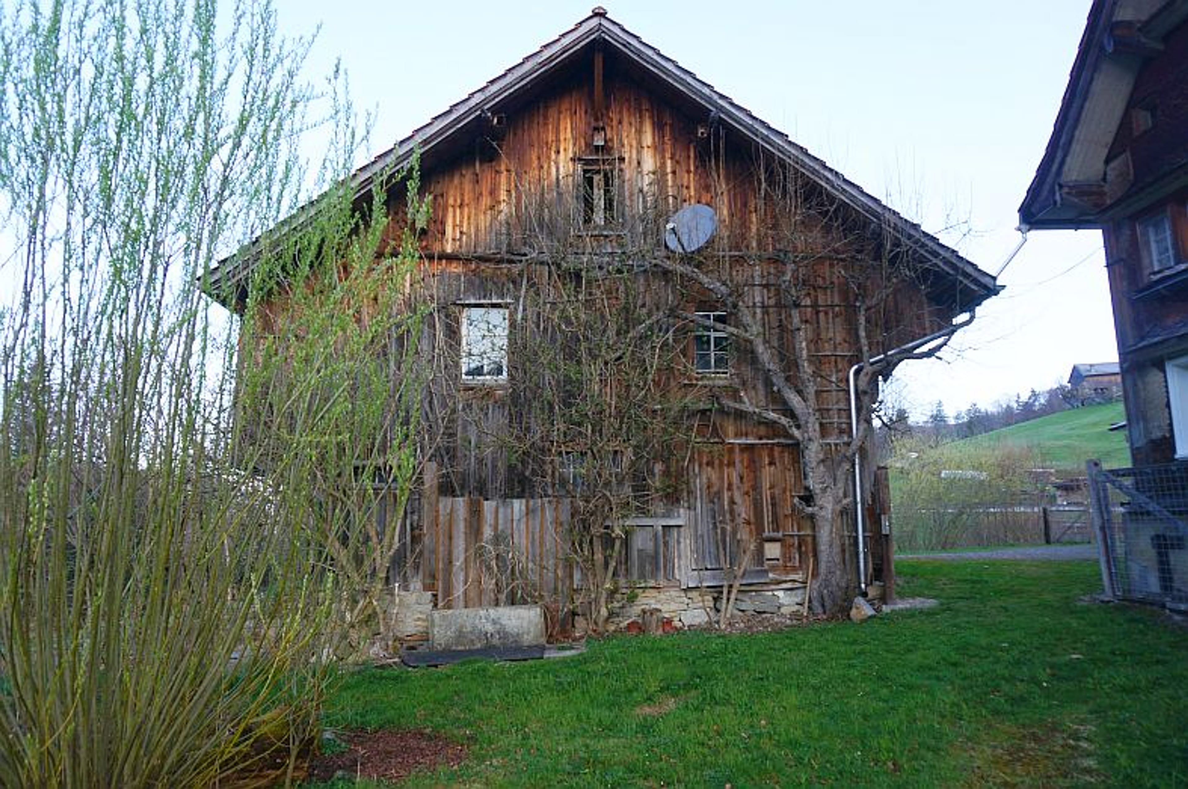 Ensemble mit Gasthaus, 2 Wohnungen & Scheune in Nesslau - kaufen - 15