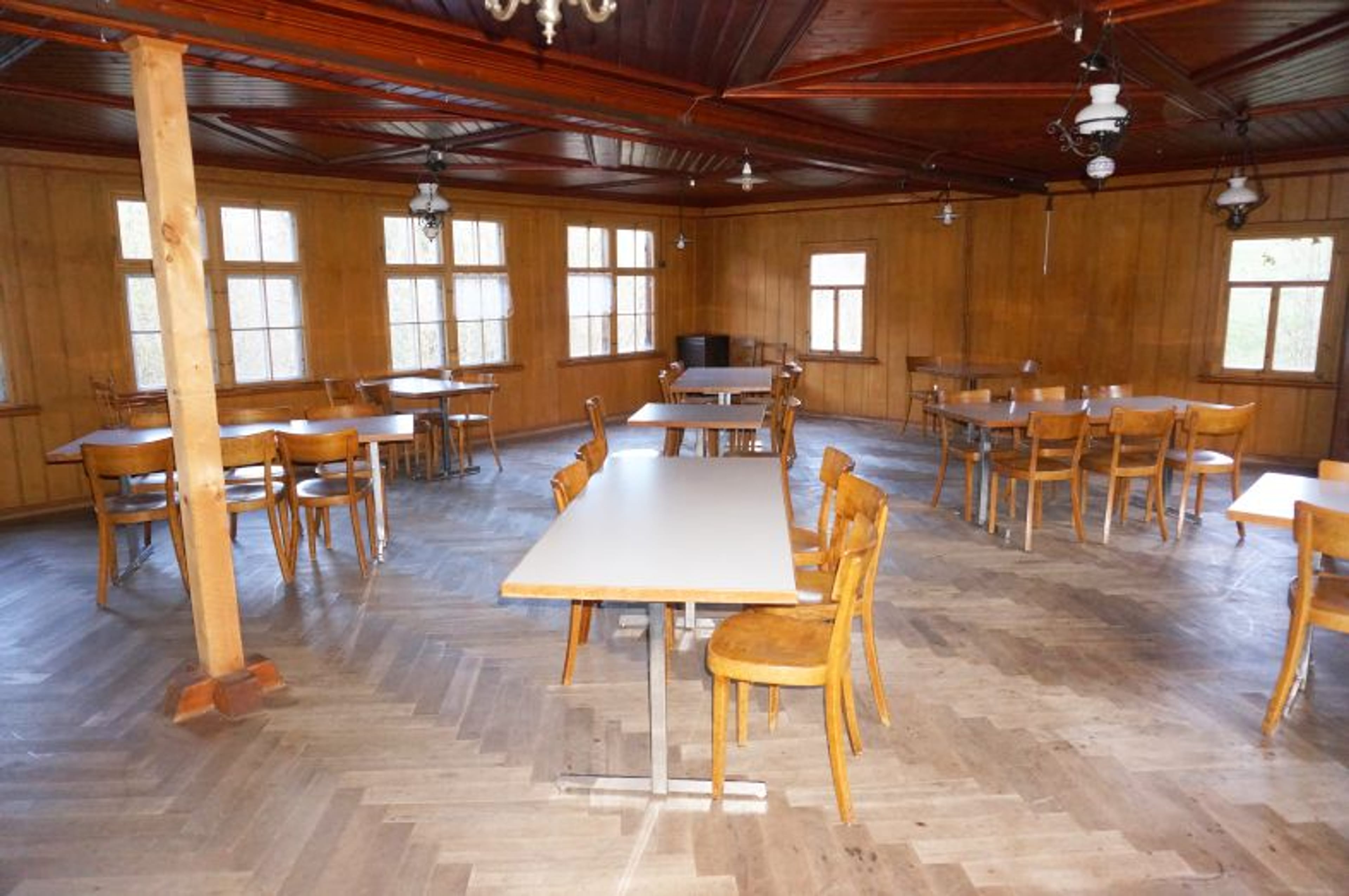 Ensemble mit Gasthaus, 2 Wohnungen & Scheune in Nesslau - kaufen - 27