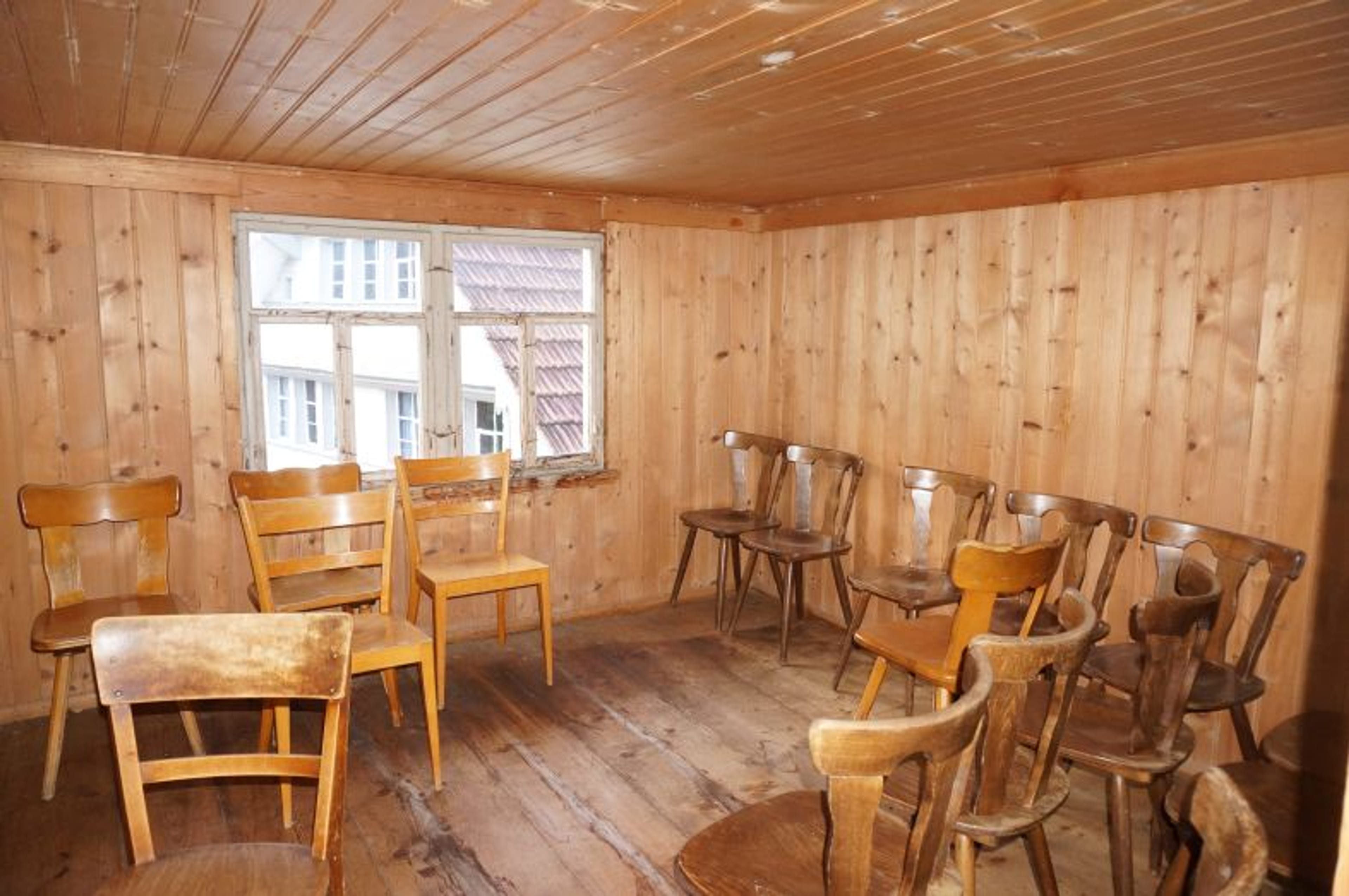 Ensemble mit Gasthaus, 2 Wohnungen & Scheune in Nesslau - kaufen - 25