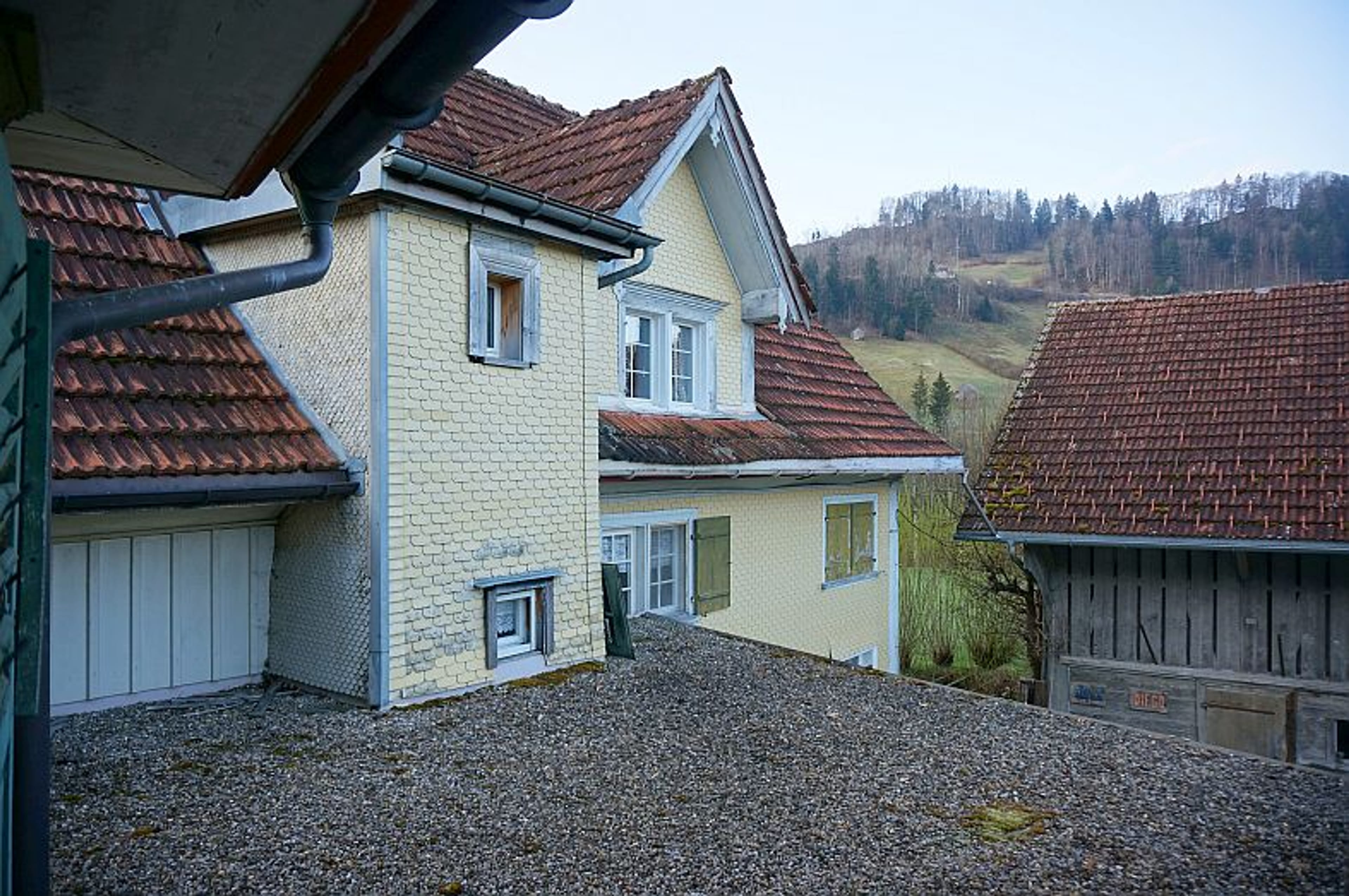 Ensemble mit Gasthaus, 2 Wohnungen & Scheune in Nesslau - kaufen - 14