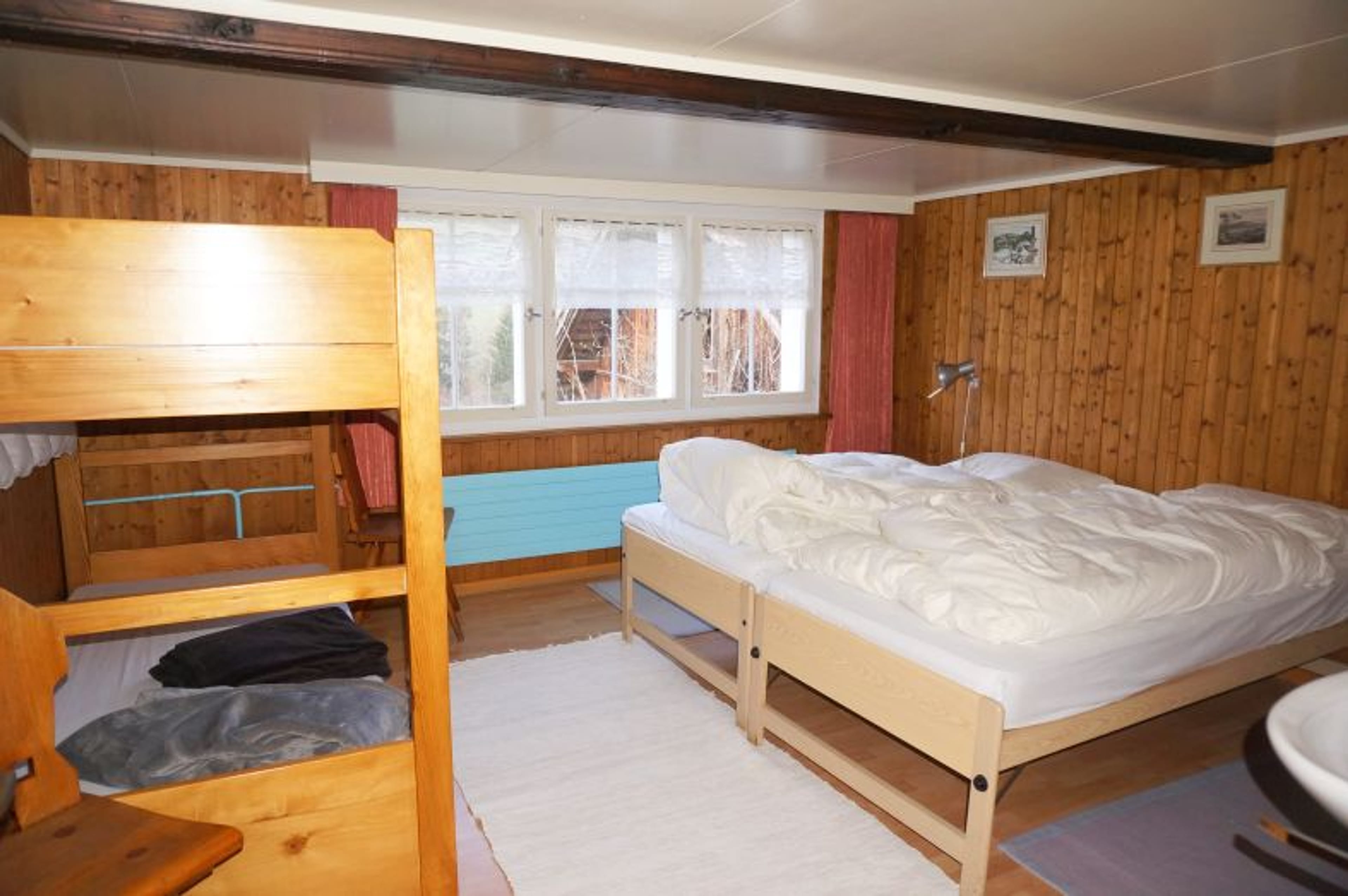 Ensemble mit Gasthaus, 2 Wohnungen & Scheune in Nesslau - kaufen - 56