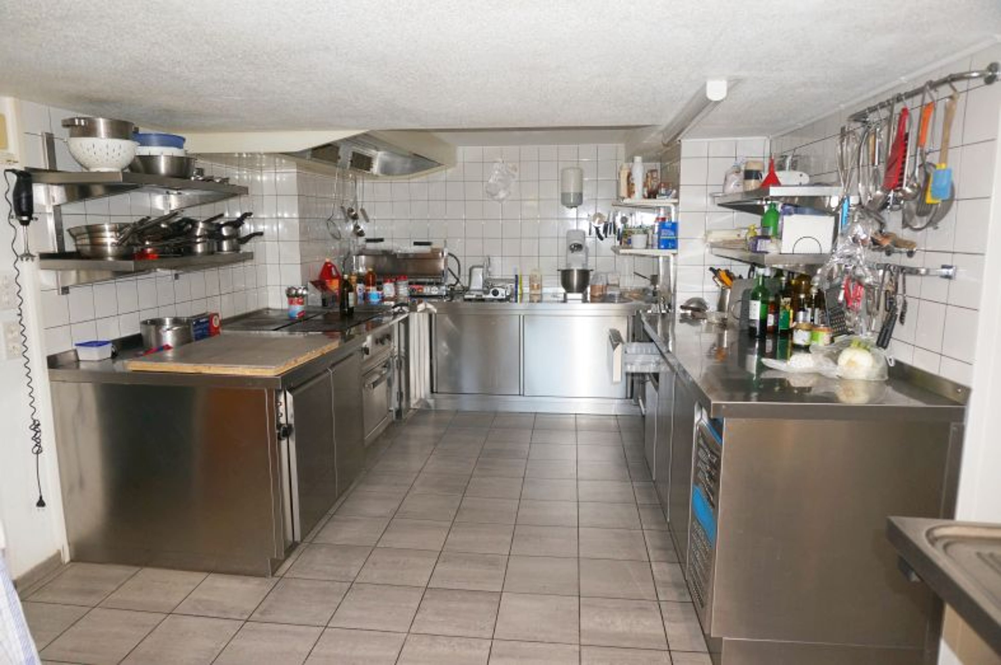 Ensemble mit Gasthaus, 2 Wohnungen & Scheune in Nesslau - kaufen - 40