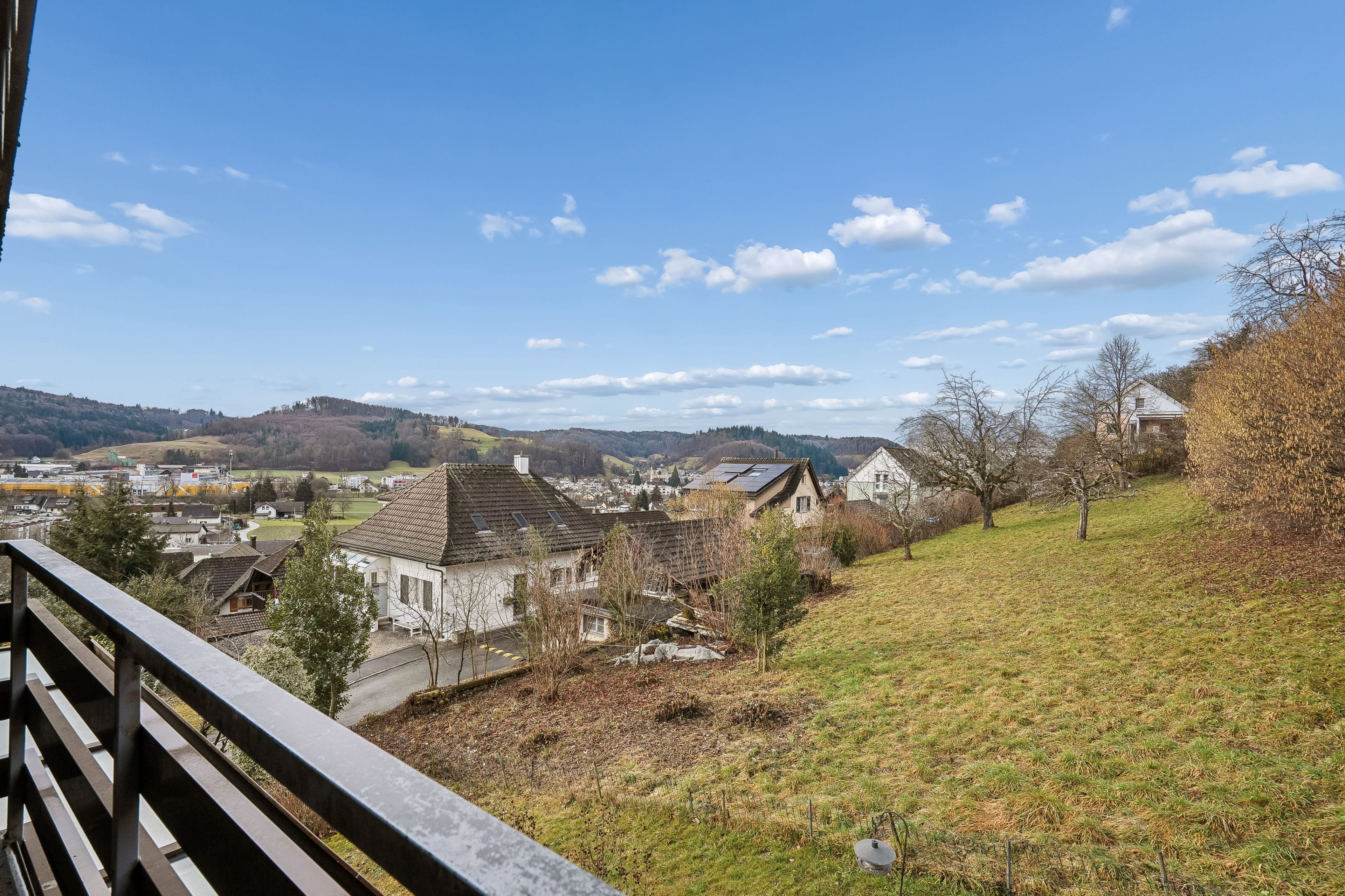 8-Zimmer-Haus mit Wintergarten und Panoramablick auf Gränichen & die Berge - 32