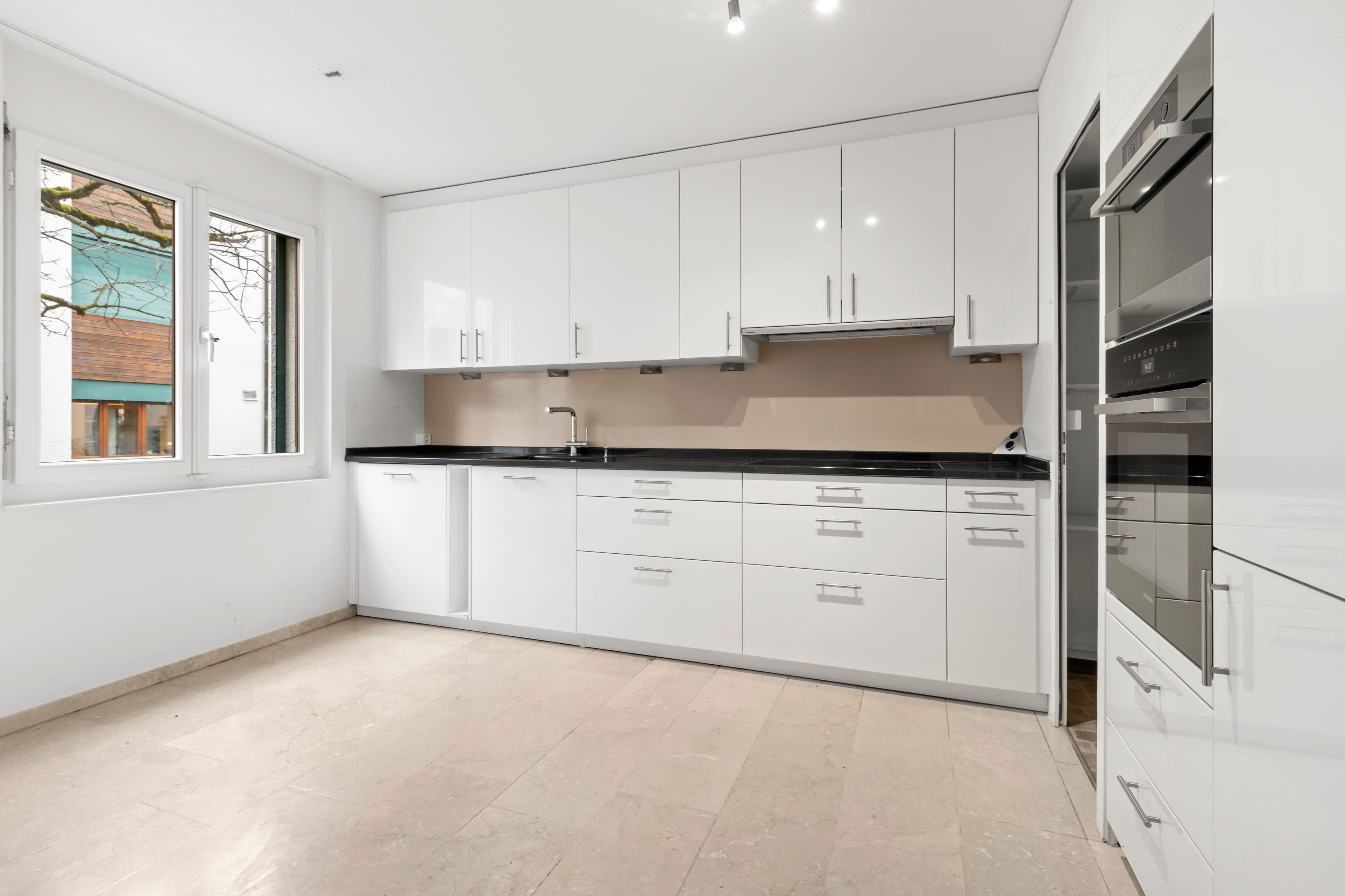 Grosszügiges Wohnen im 5½ Zimmer Reihenhaus in direkter Seenähe - Bild 3