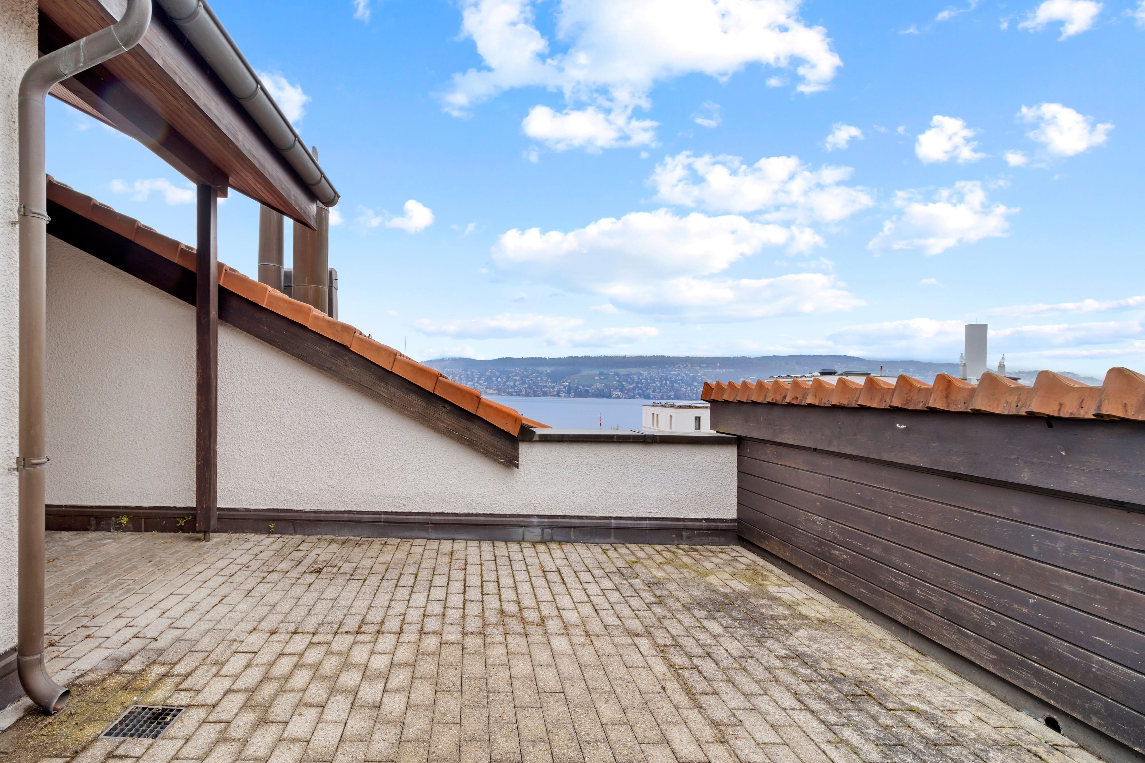 Grosszügiges Wohnen im 5½ Zimmer Reihenhaus in direkter Seenähe - Bild 10