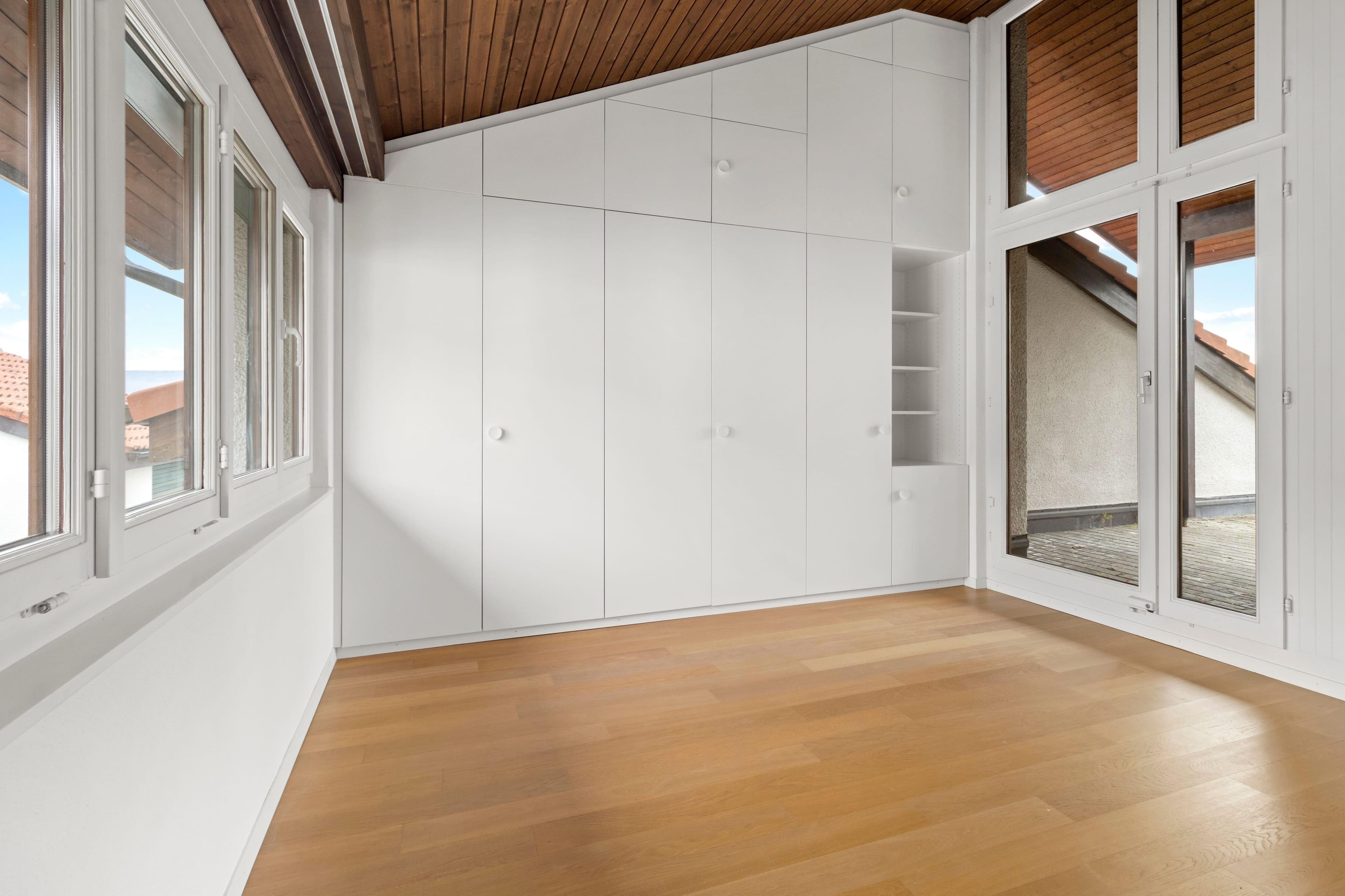 Grosszügiges Wohnen im 5½ Zimmer Reihenhaus in direkter Seenähe - Bild 1