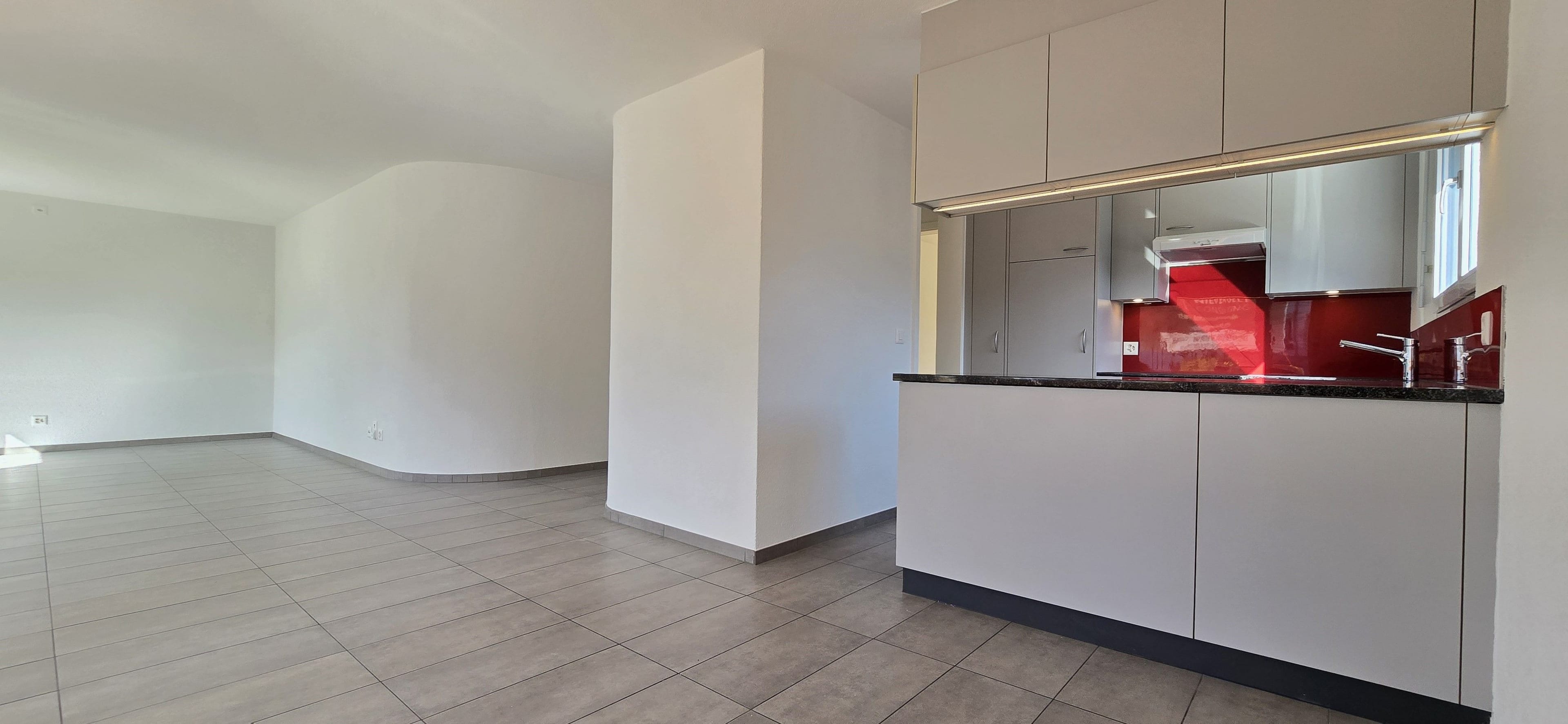 Frisch renovierte 4.5 Zi.-Wohnung direkt neben Kindergarten- & Grundschule - Bild 4