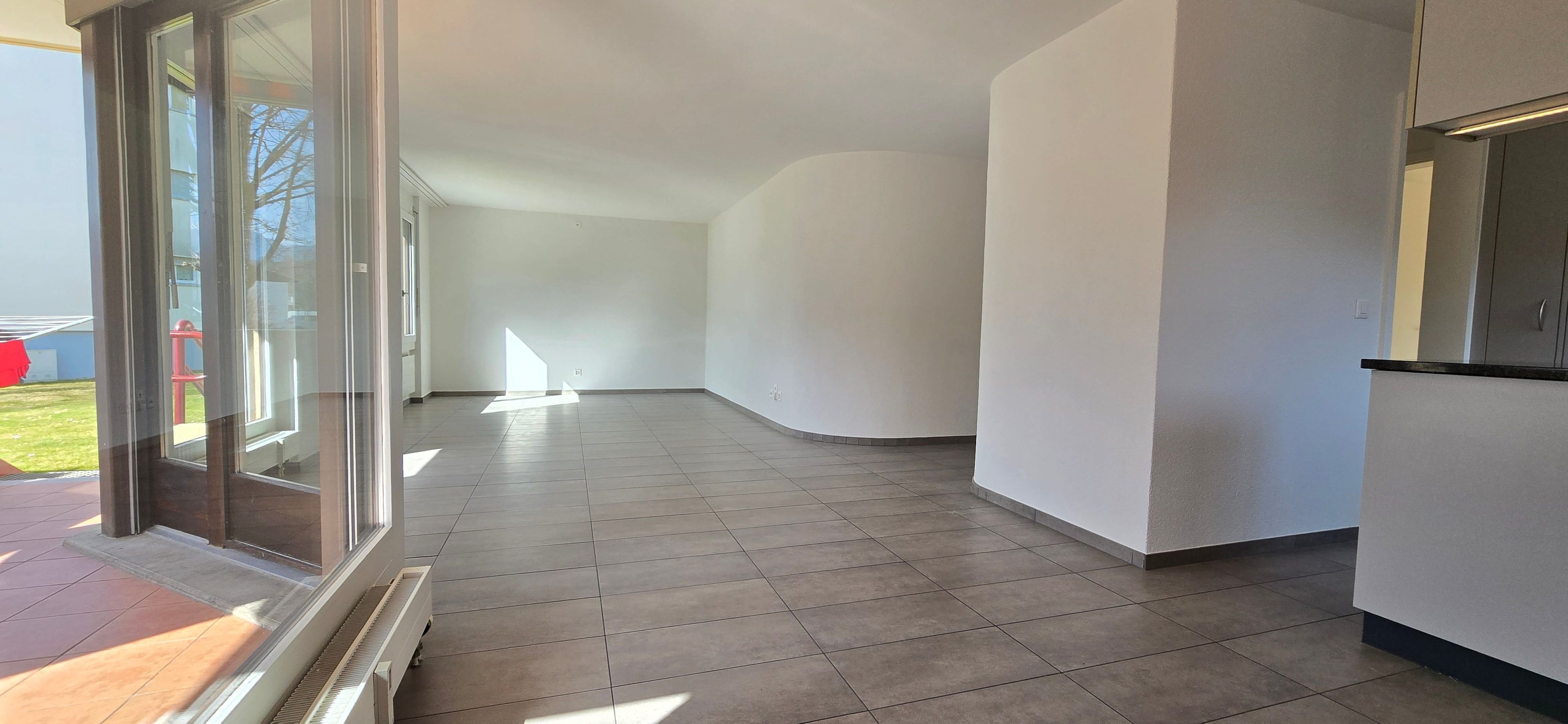 Frisch renovierte 4.5 Zi.-Wohnung direkt neben Kindergarten- & Grundschule - Bild 2