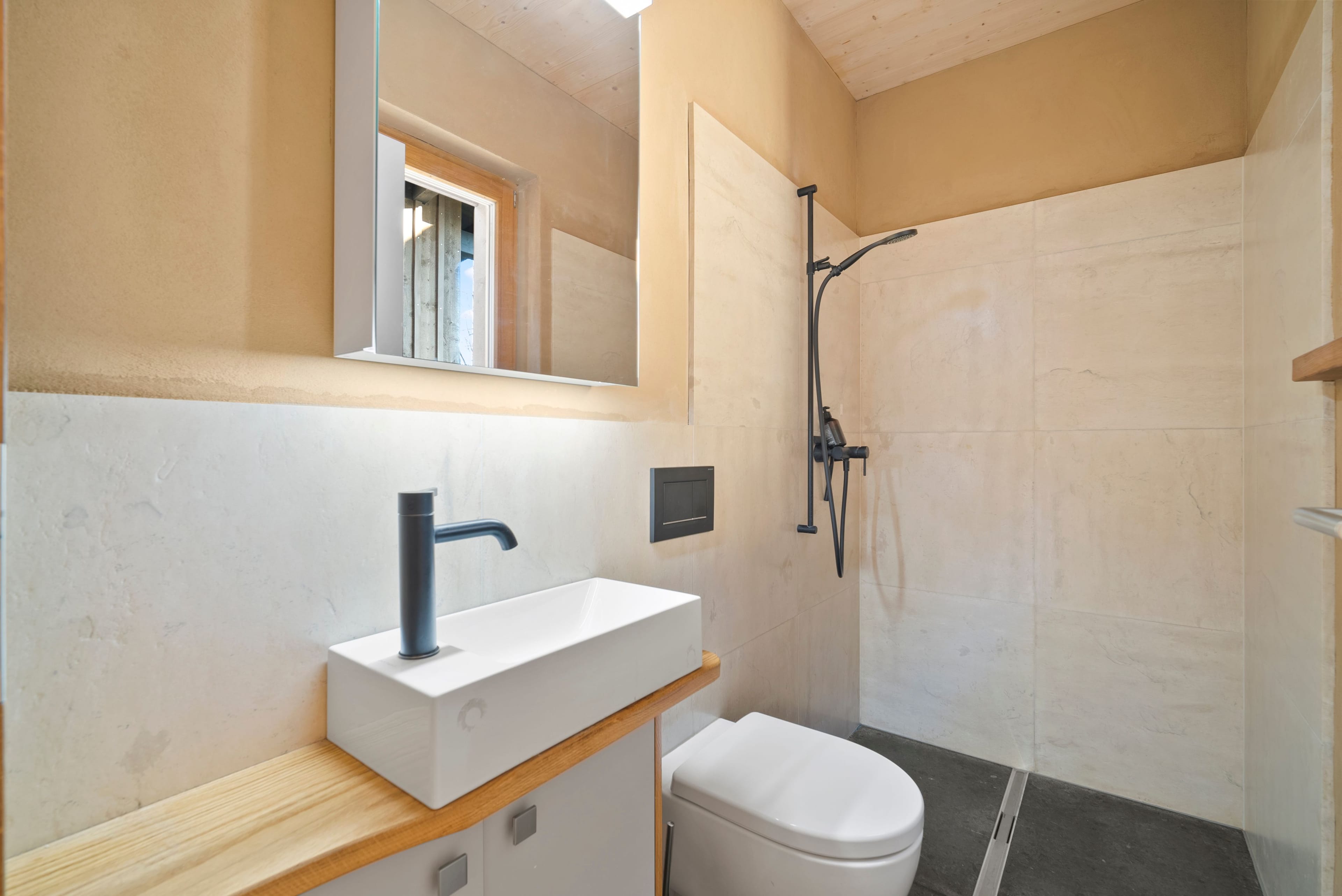 Freistehendes 3-Zimmer-Holzhaus mit Weitsicht in Galgenen - Bild 11