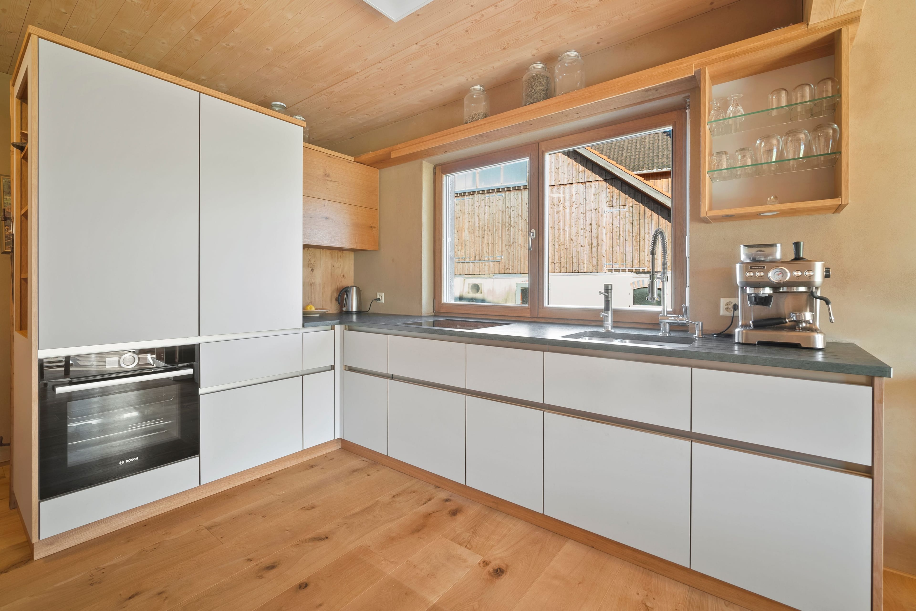 Freistehendes 3-Zimmer-Holzhaus mit Weitsicht in Galgenen - Bild 3