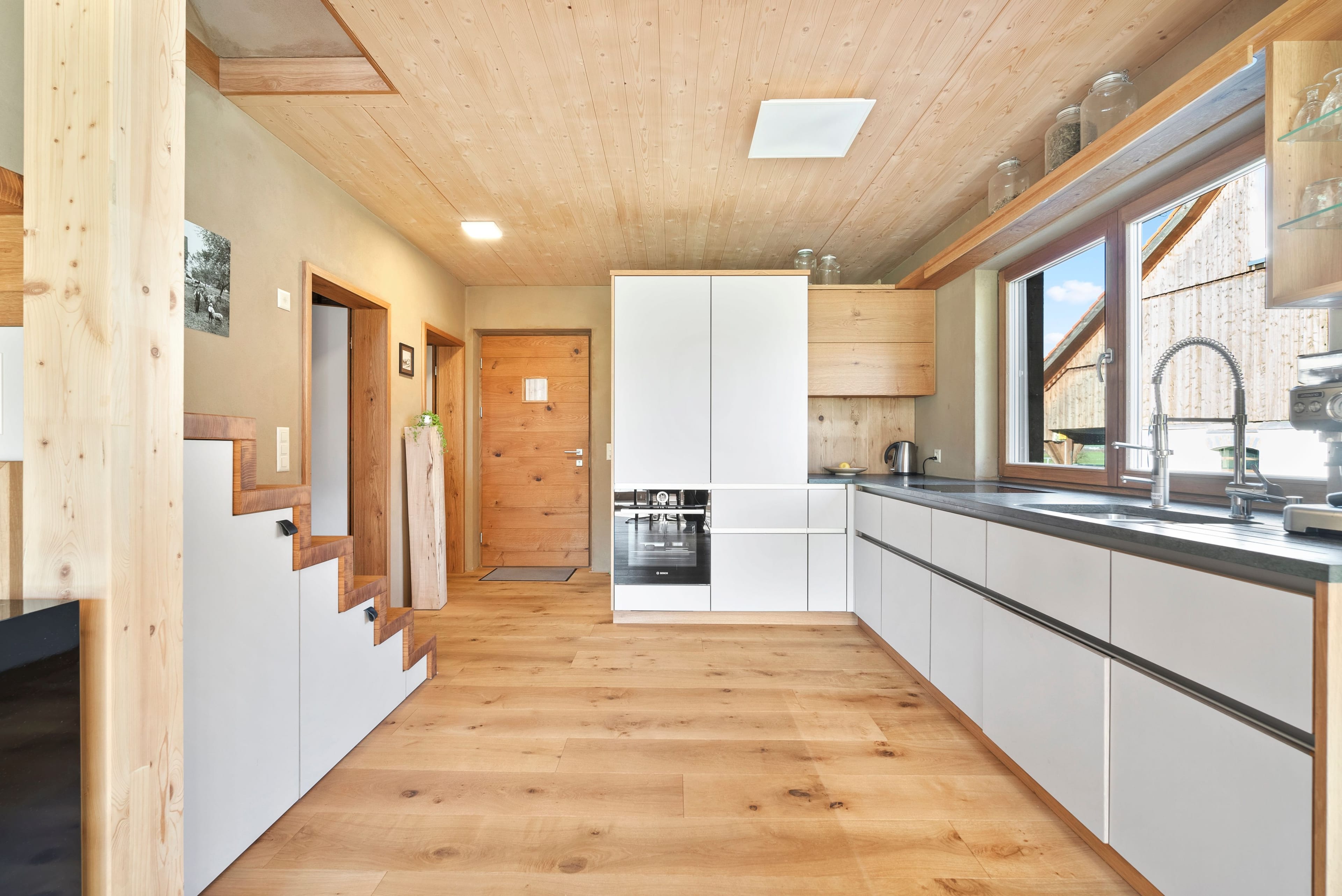 Freistehendes 3-Zimmer-Holzhaus mit Weitsicht in Galgenen - Bild 2