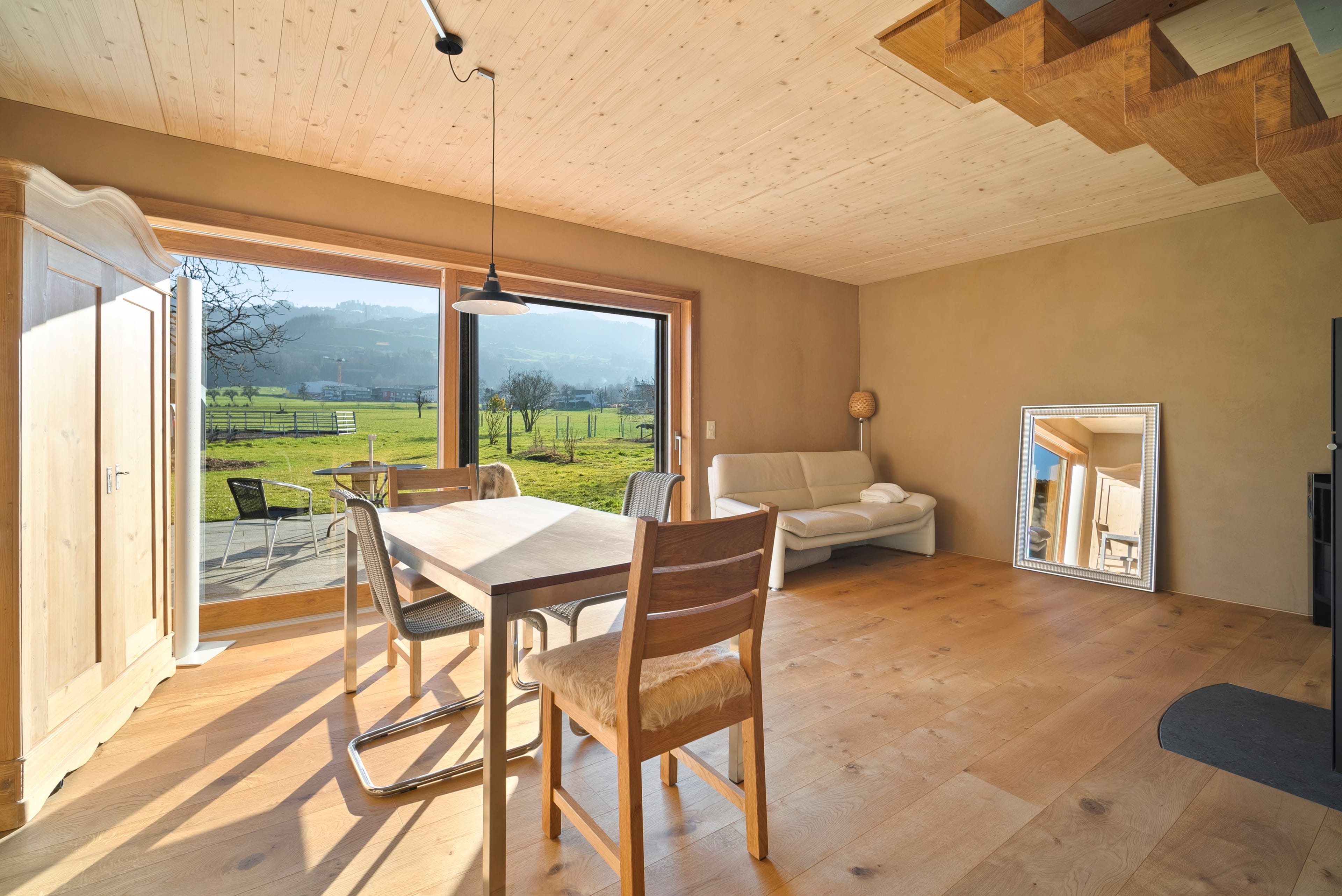 Freistehendes 3-Zimmer-Holzhaus mit Weitsicht in Galgenen - Bild 6
