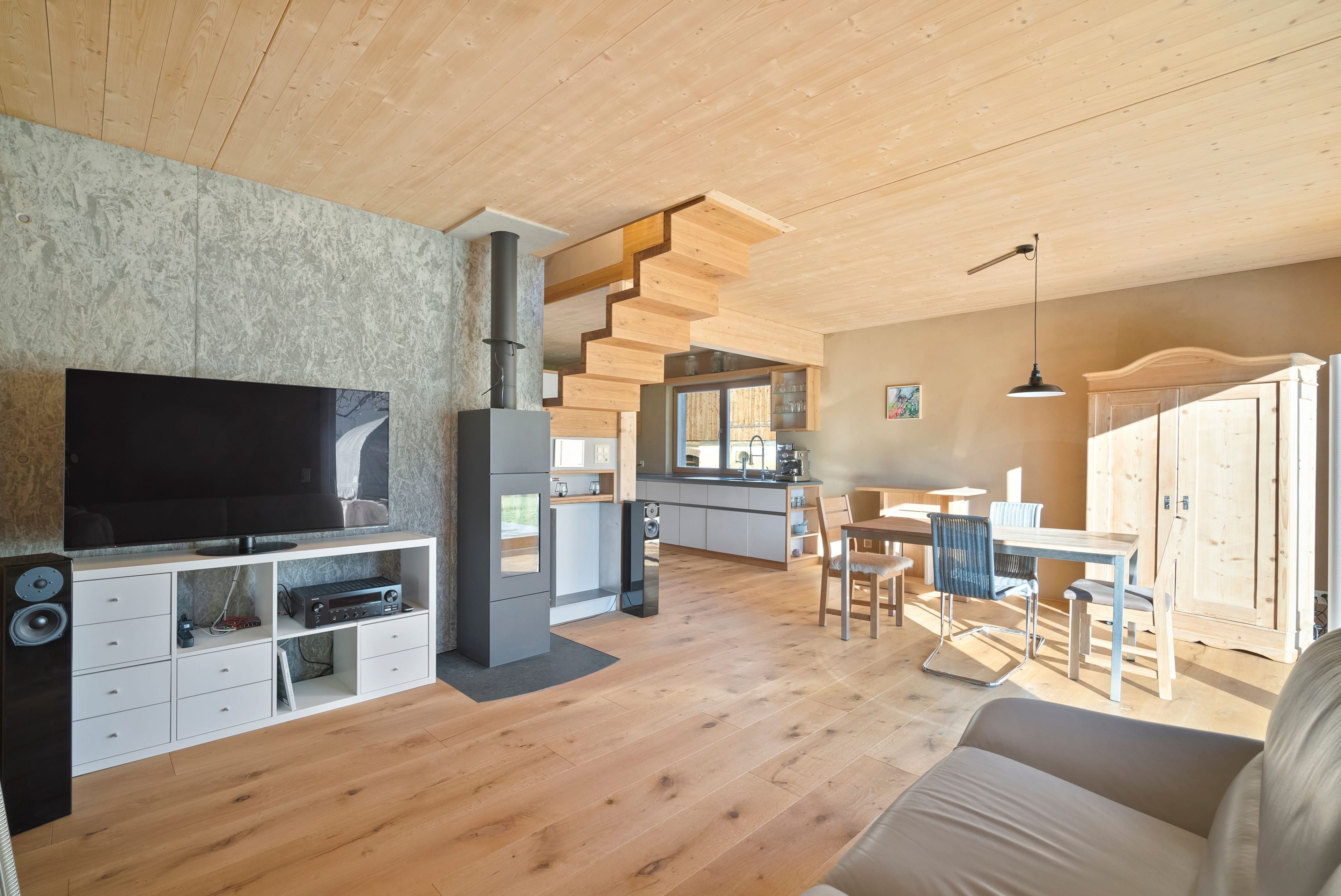 Freistehendes 3-Zimmer-Holzhaus mit Weitsicht in Galgenen - Bild 4